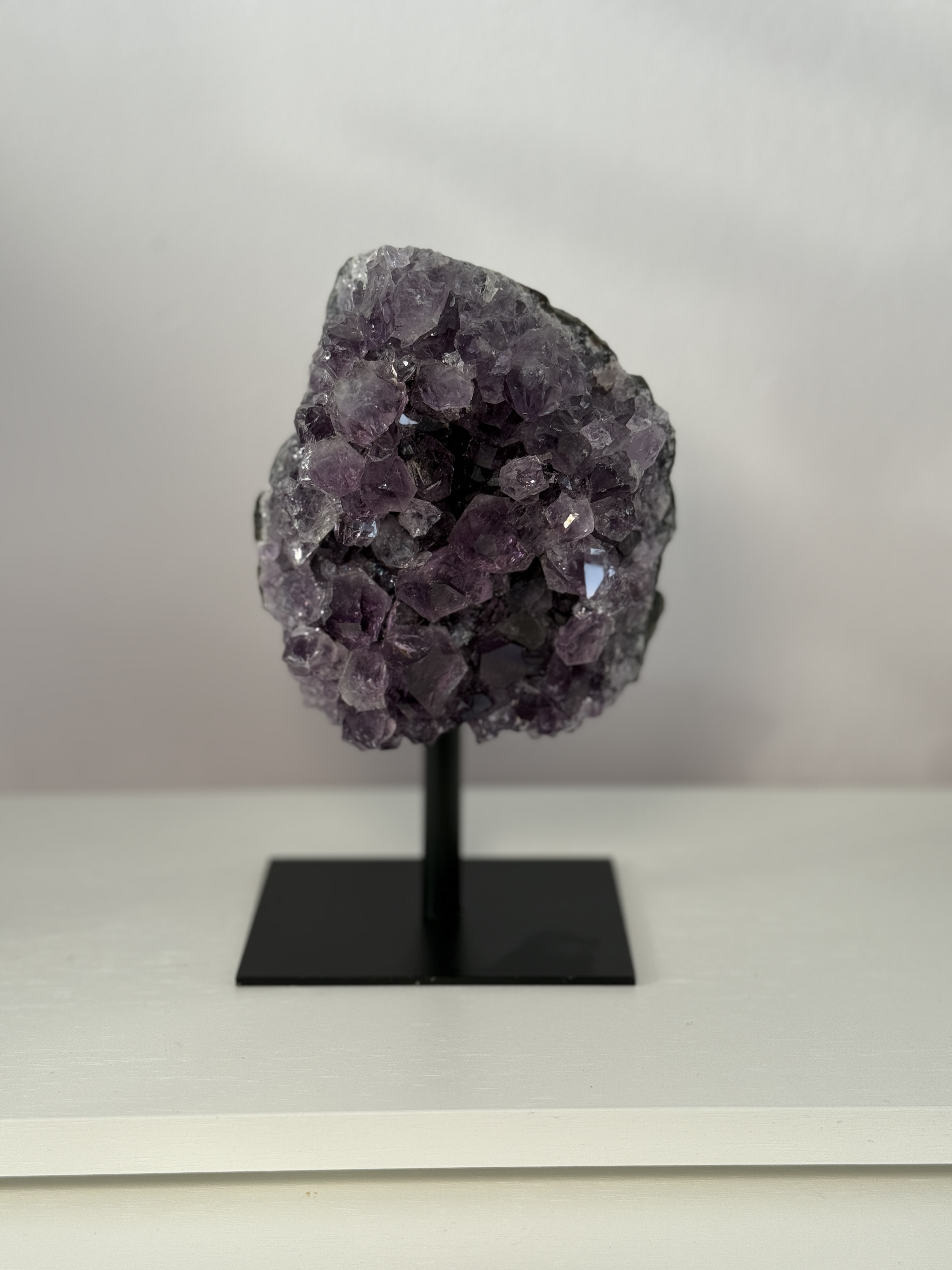 Ametisto drūza ant stovo 860g
