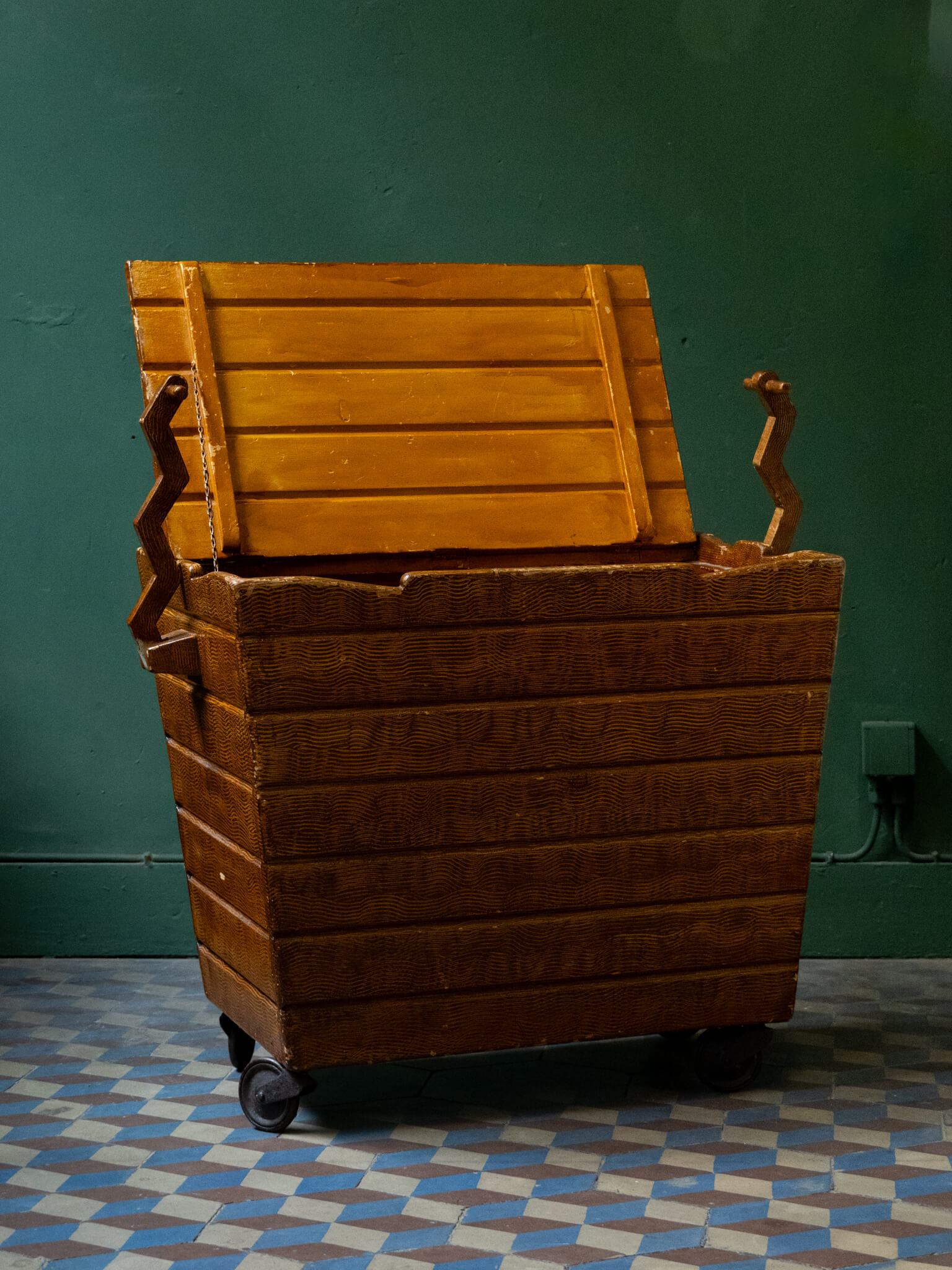 Zigzag Chest