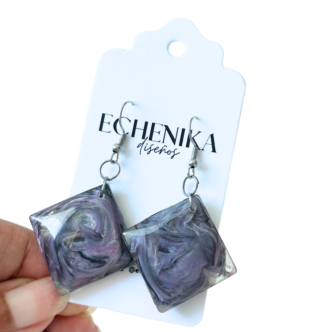 Aretes cuadrados de resina
