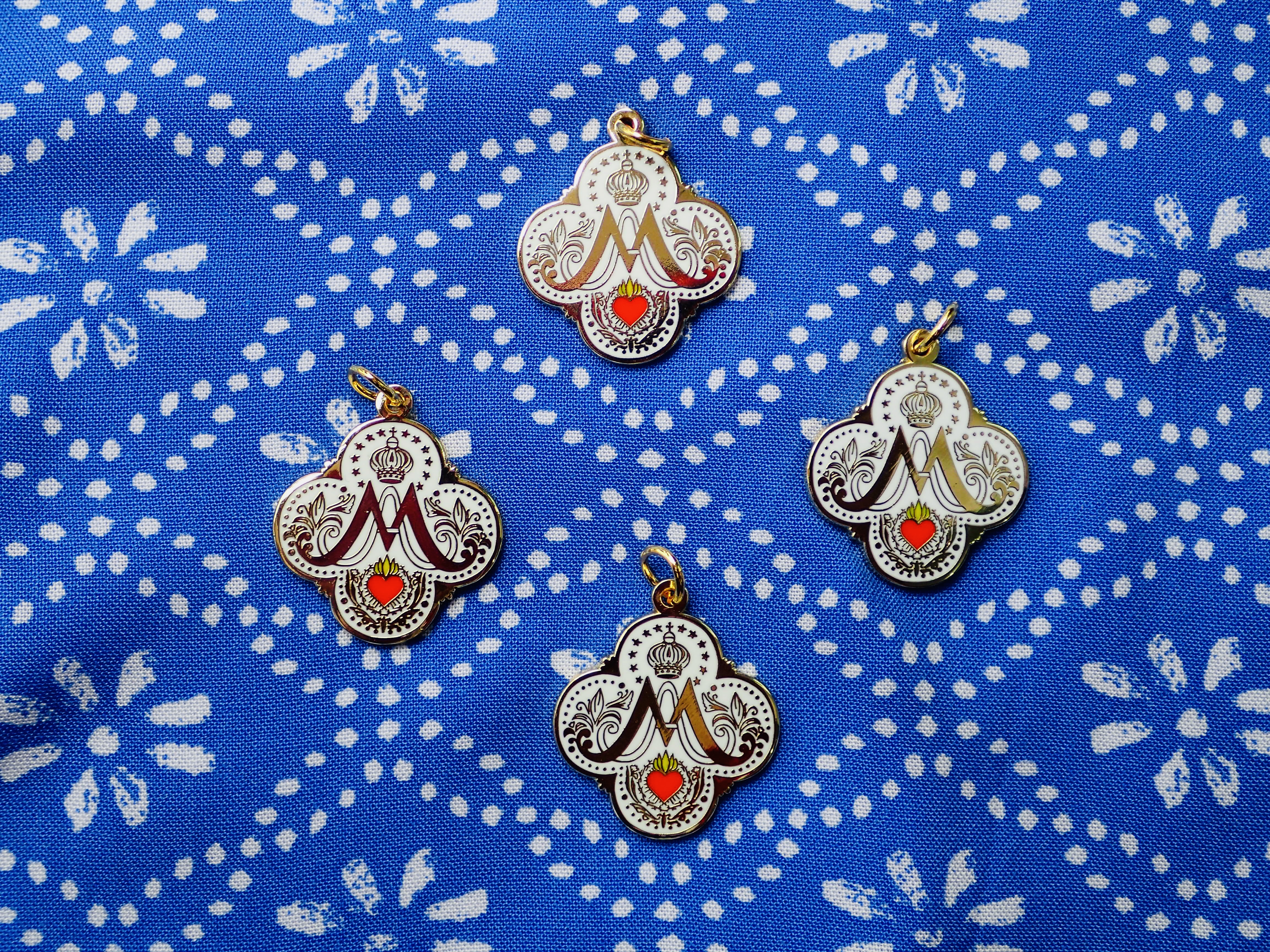 Auspice Maria (Our Lady of Fatima Medallion)