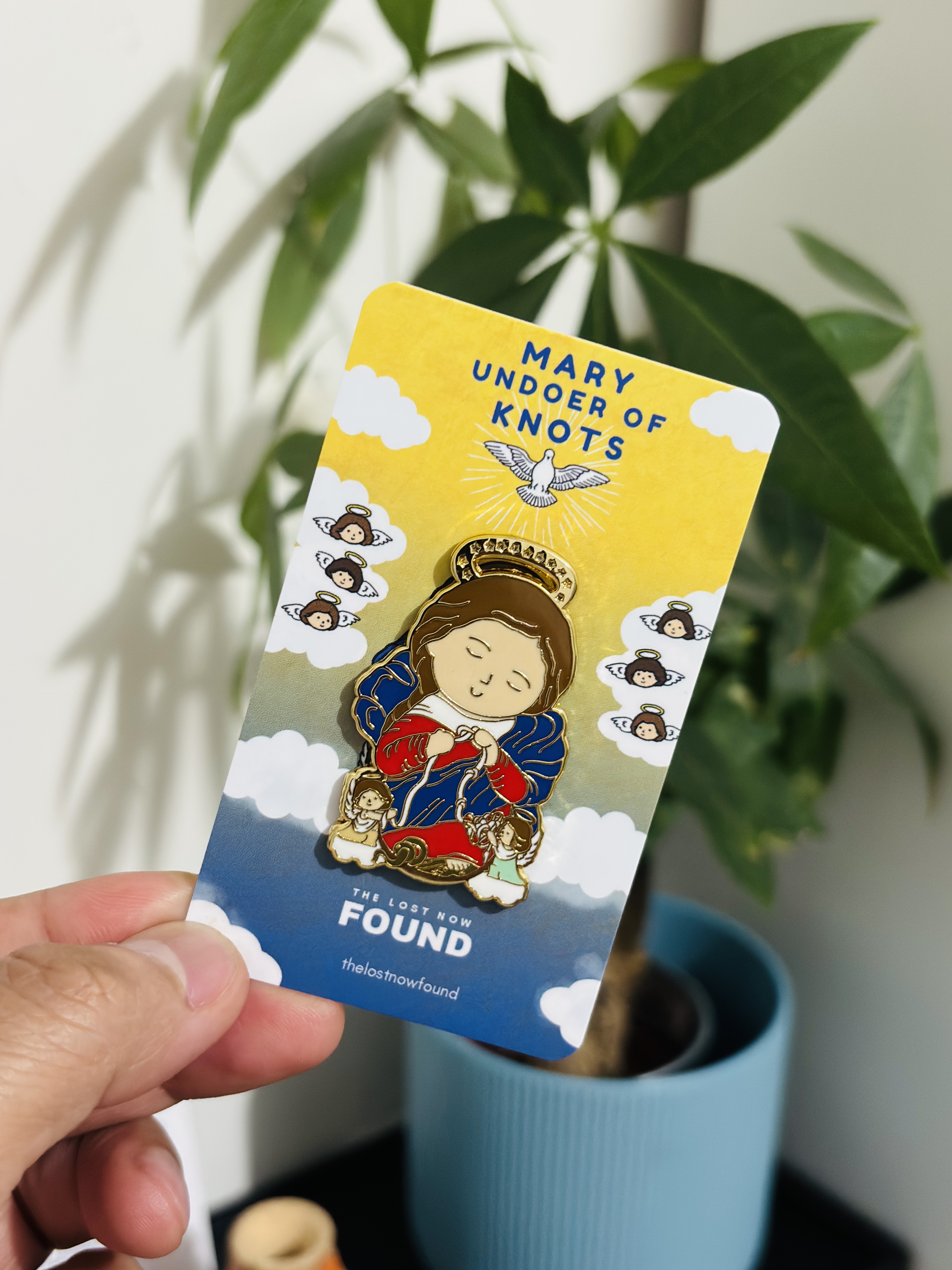 Mary Undoer of Knots Pin