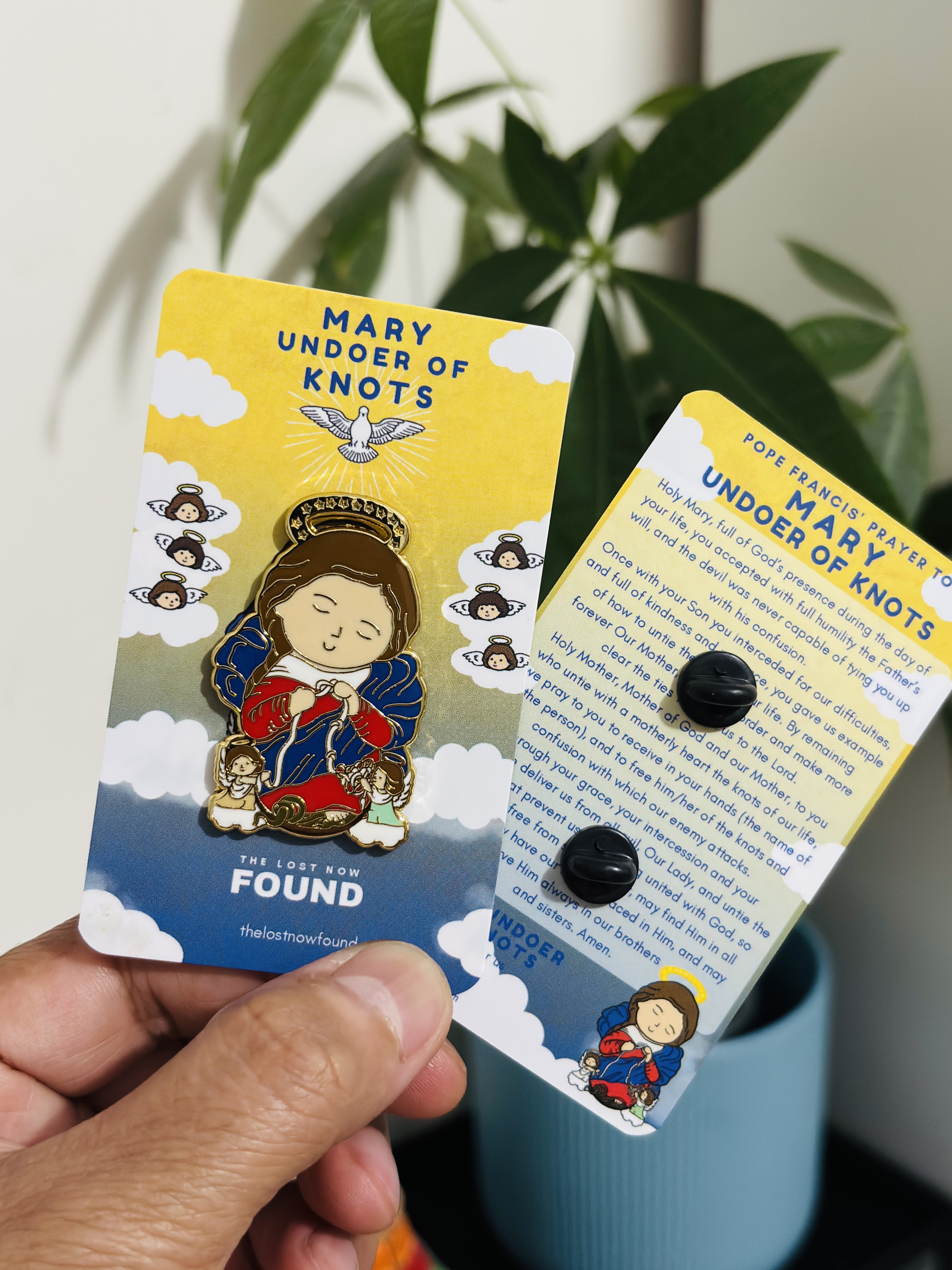 Mary Undoer of Knots Pin