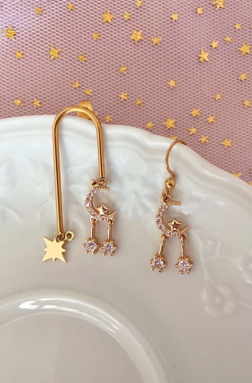 Boucles d'oreilles asymétriques étoile et lune