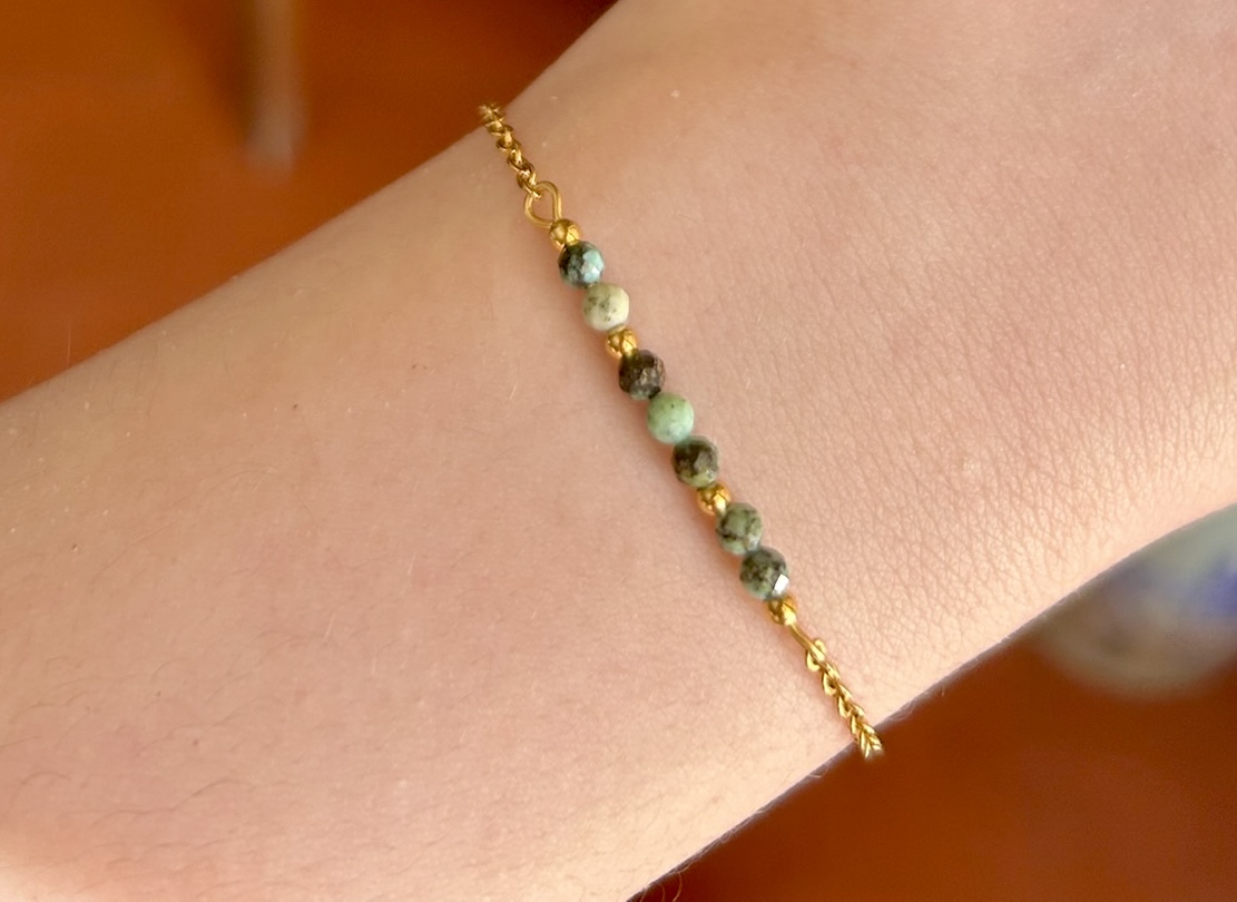 Bracelet turquoise africaine et acier inoxydable doré 