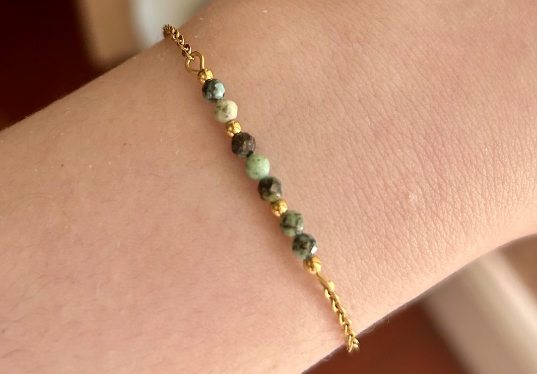Bracelet turquoise africaine et acier inoxydable doré 