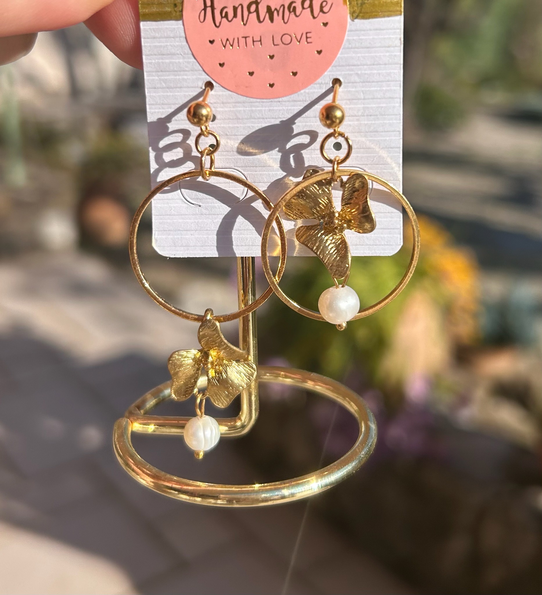 Boucles d'oreilles orchidées et perles d'eau douce - asymétriques ou personnalisables