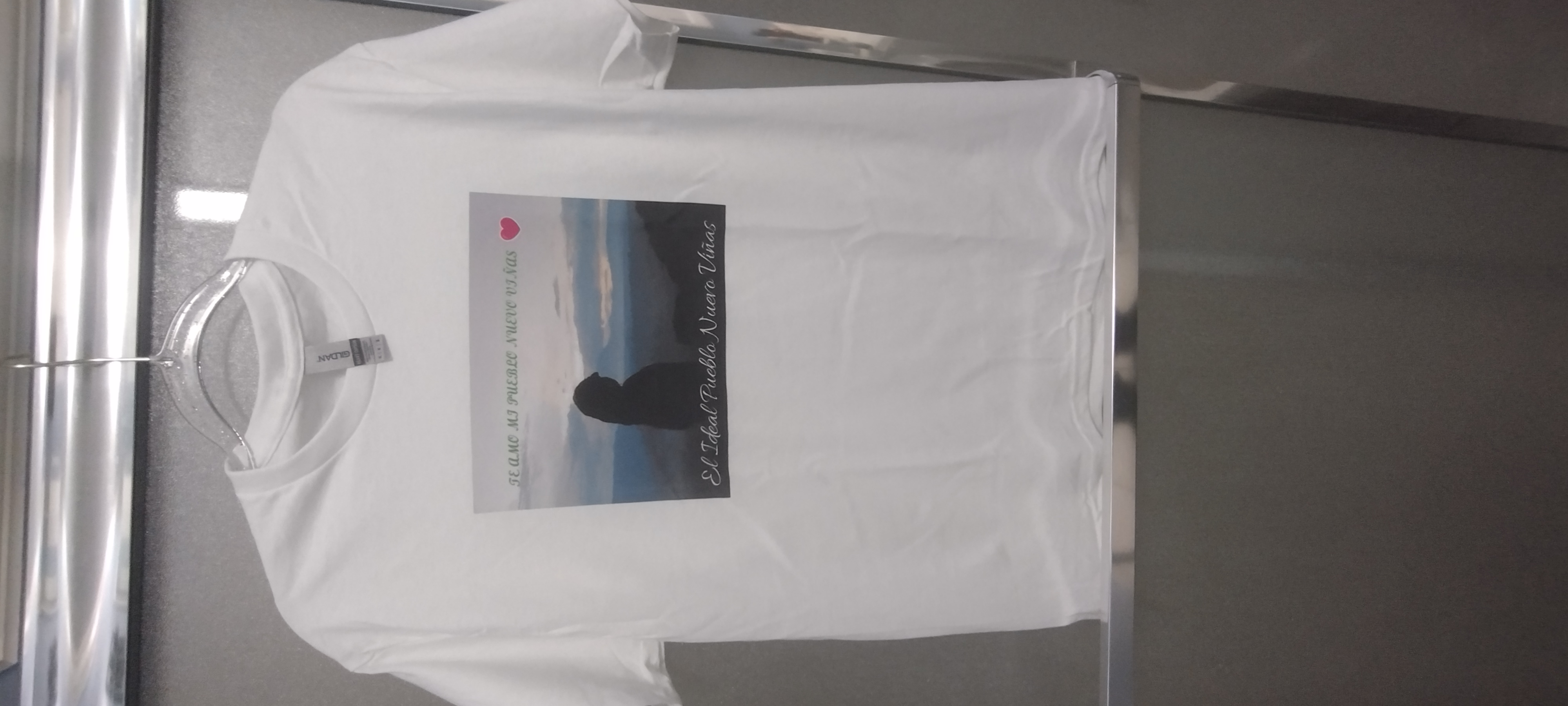 Camiseta estampada "Te Amo Pueblo Nuevo Viñas" Talla M USA.
