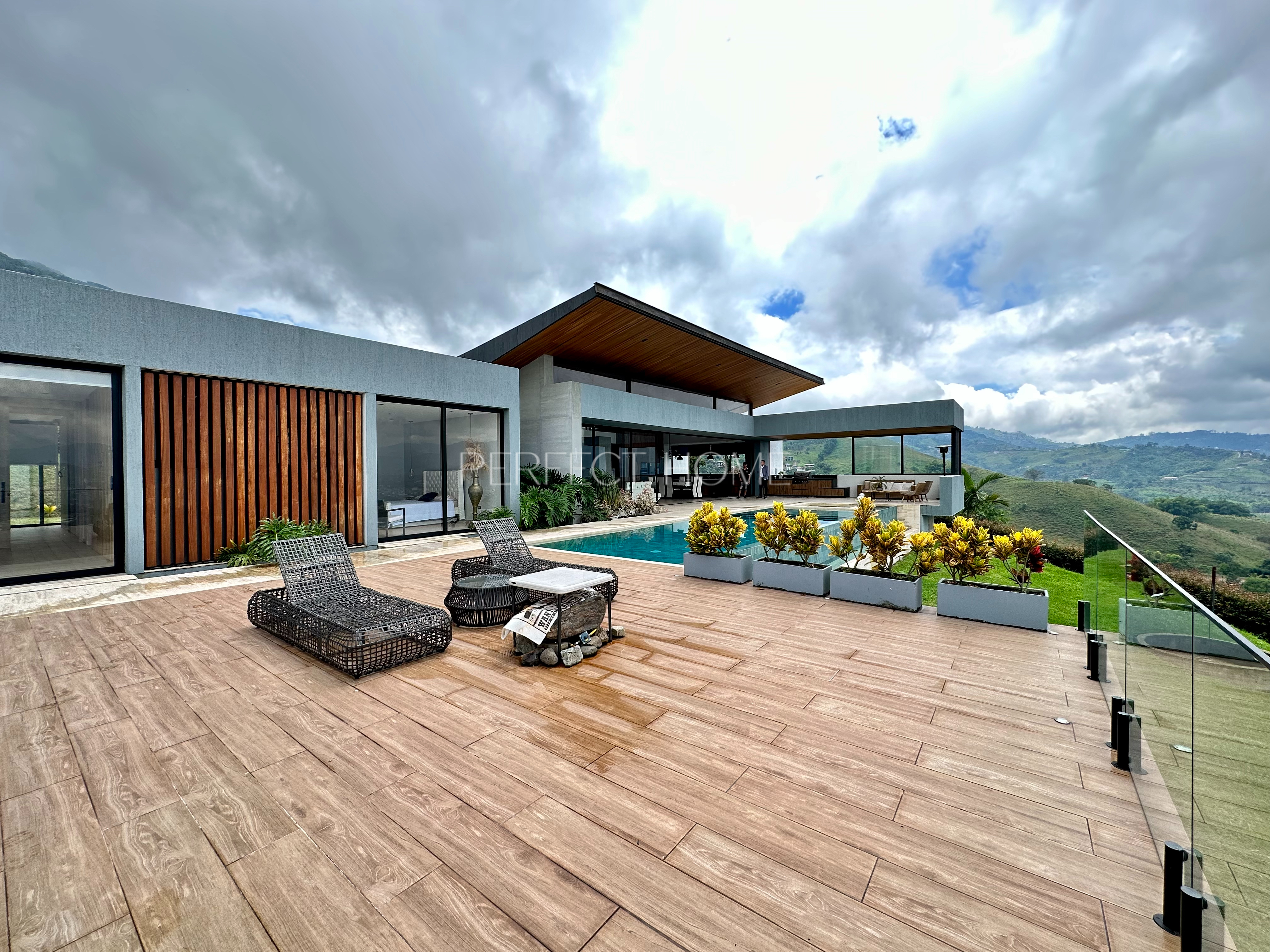 CASA CAMPESTRE DE LUJO EN VENTA