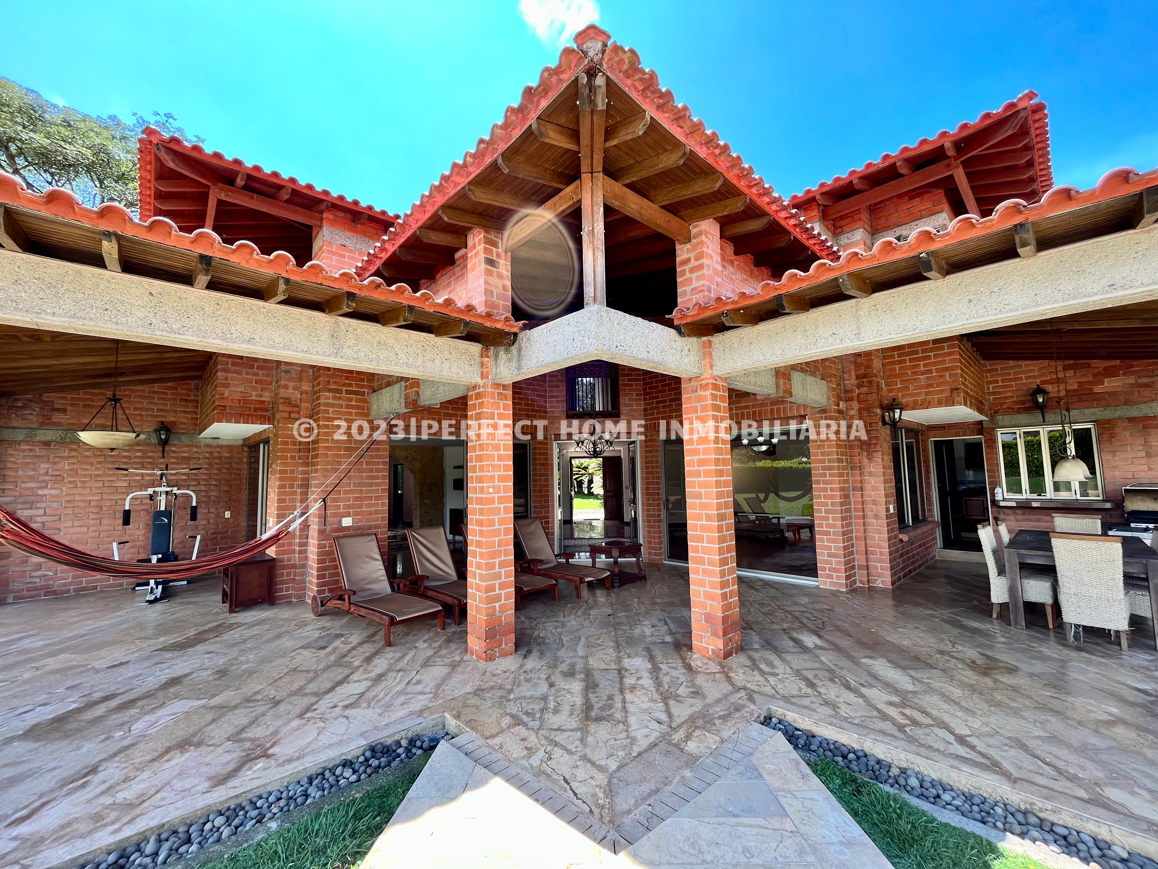 MAJESTUOSA CASA CAMPESTRE EN VENTA PAVAS CERRITOS