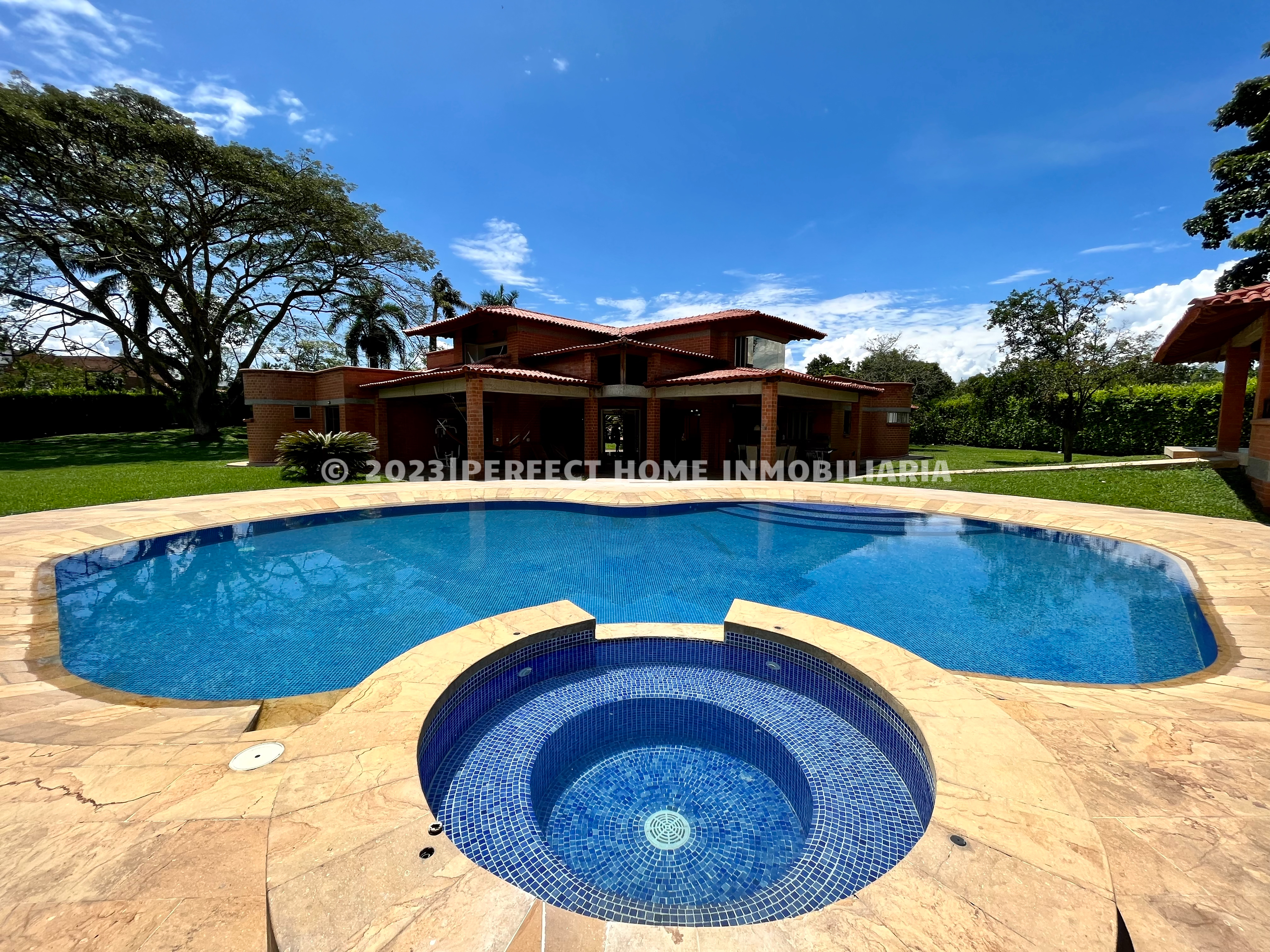 MAJESTUOSA CASA CAMPESTRE EN VENTA PAVAS CERRITOS