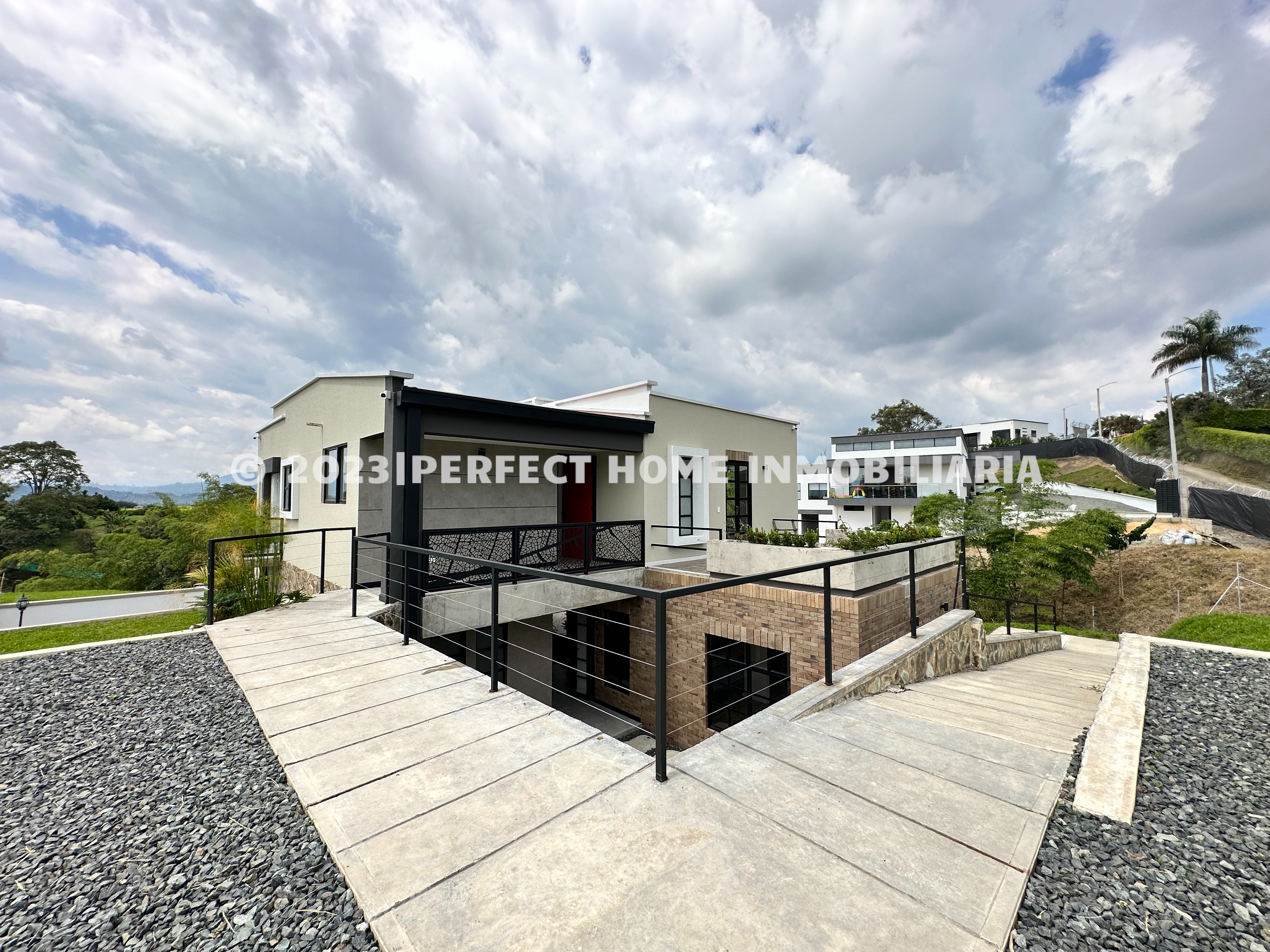 CASA CAMPESTRE EN VENTA VÍA ARMENIA