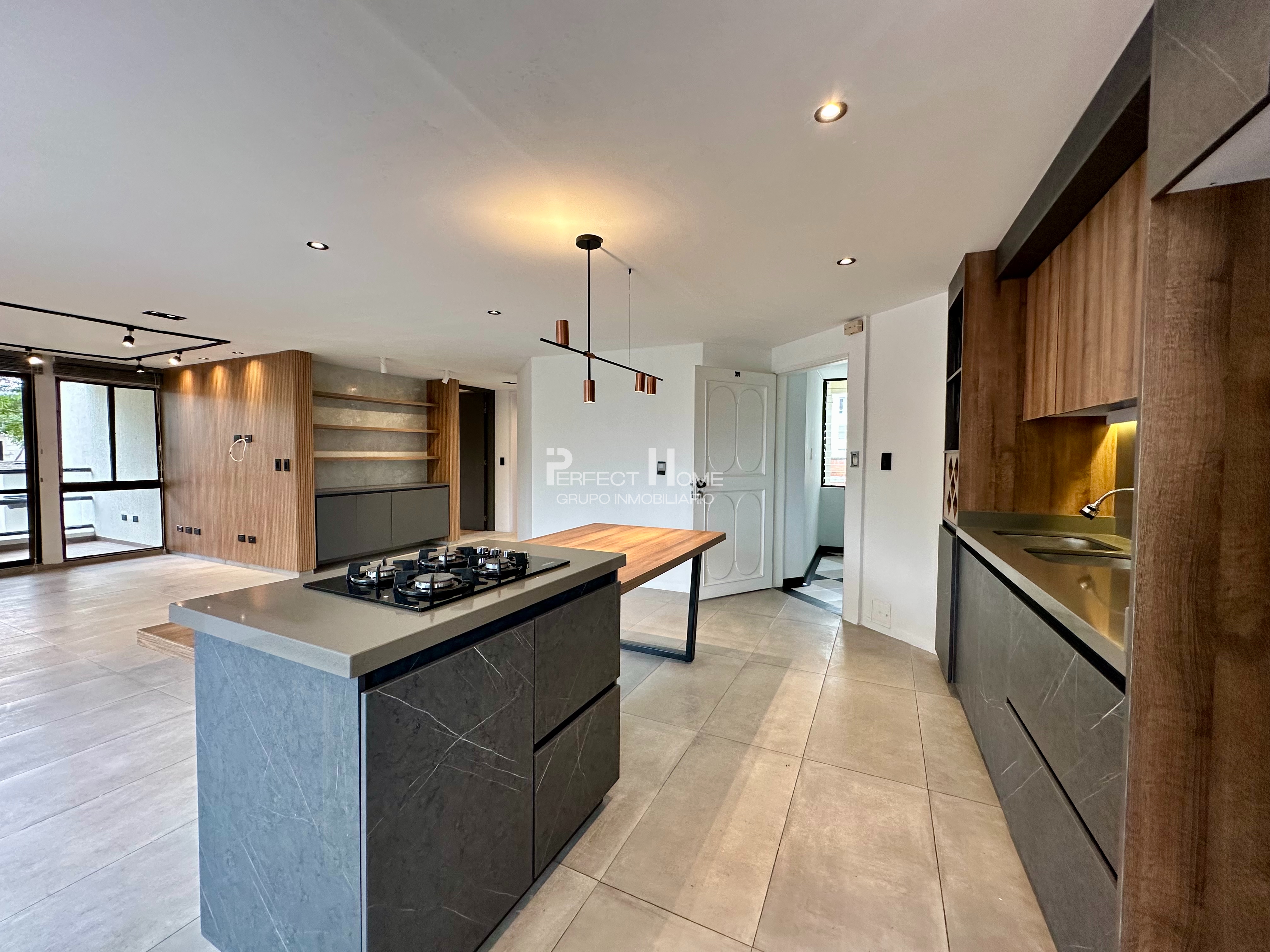 Apartamento Remodelado en Venta en los Álamos