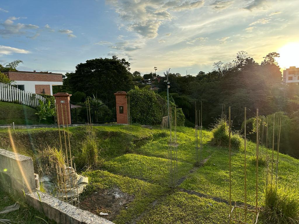 Lote en Venta Frente al Liceo Francés de Pereira