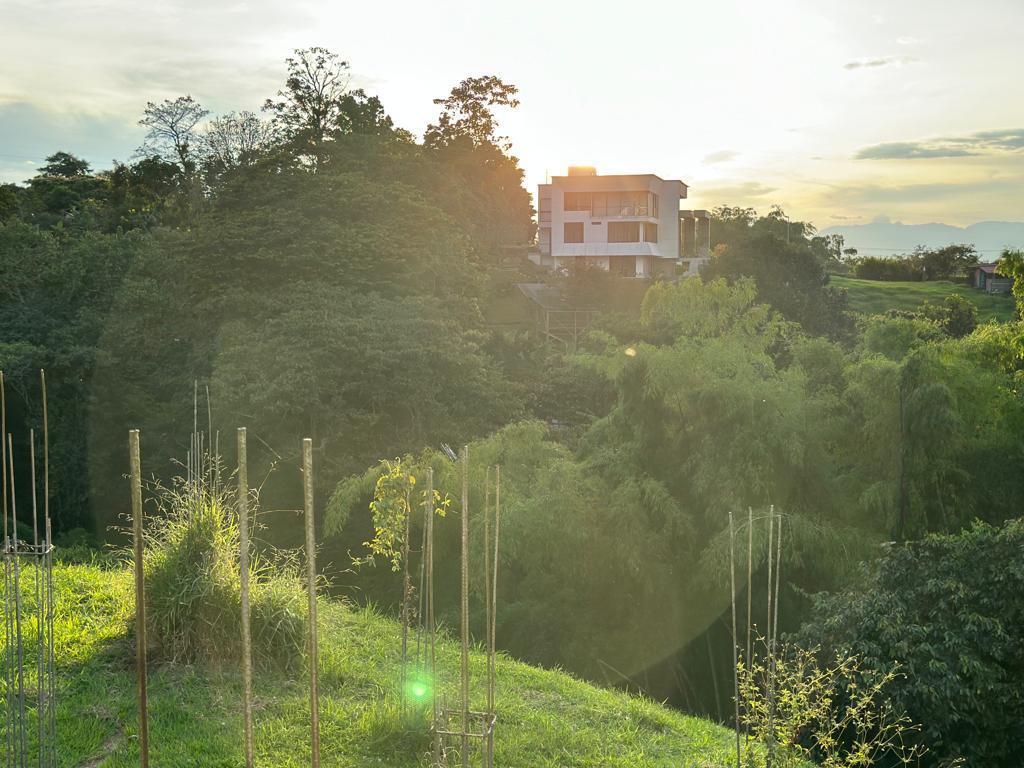 Lote en Venta Frente al Liceo Francés de Pereira