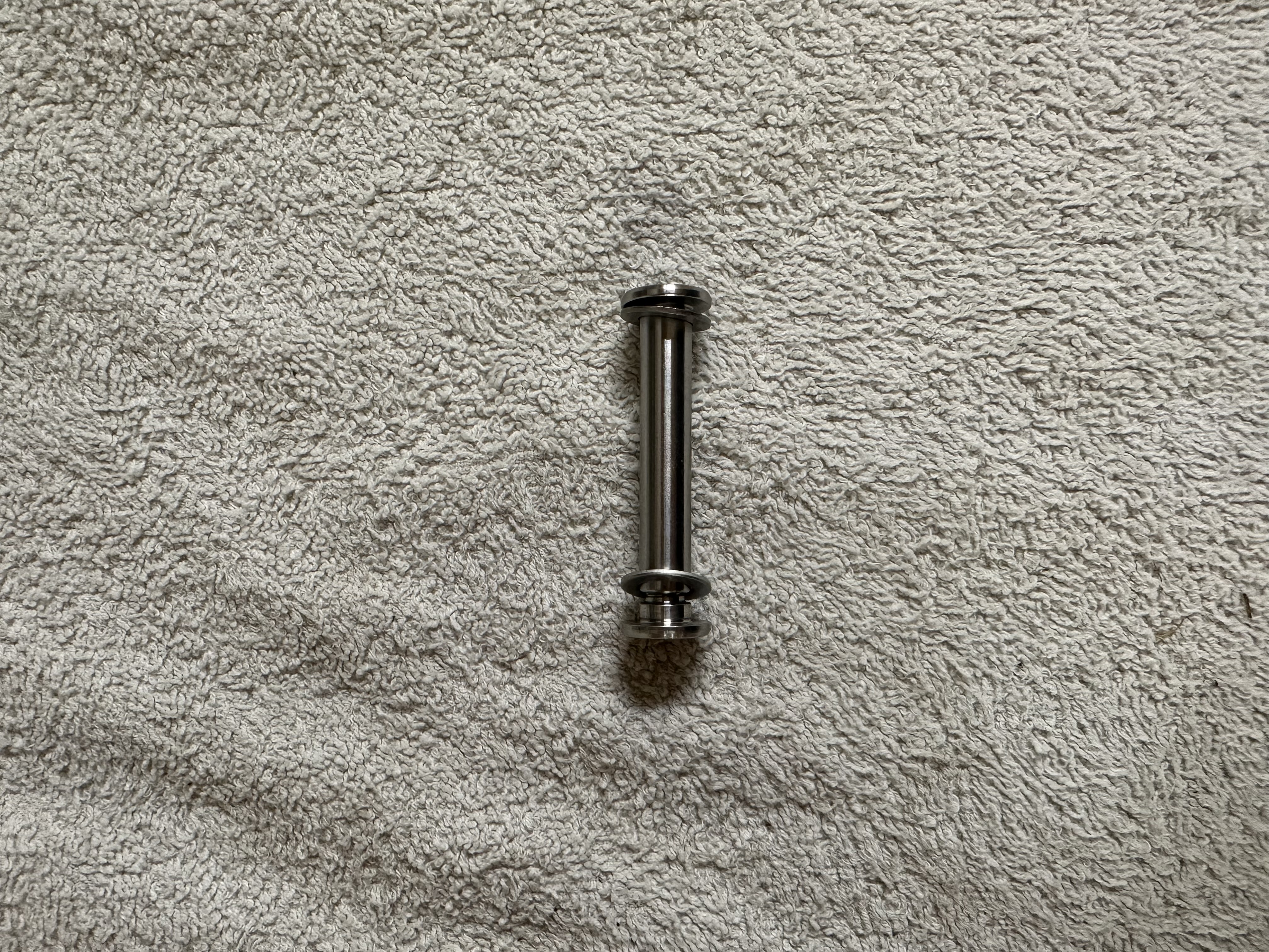 Deviate shock bolt front