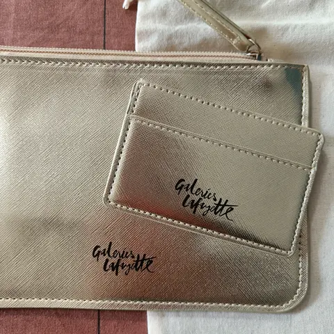 GALERIES LAFAYETTE Pochette à zip et porte-cartes dorés
