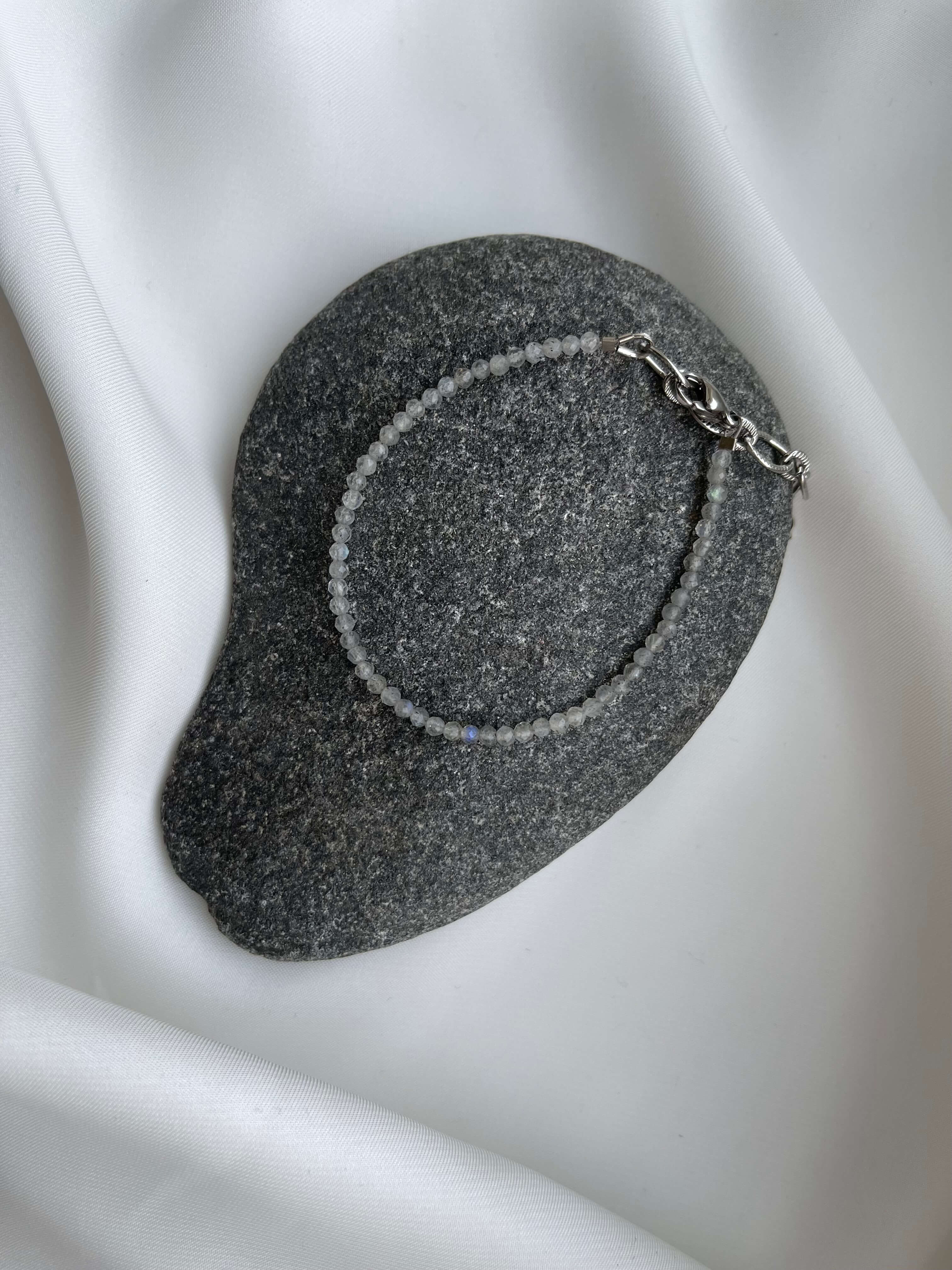 Labradorito apyrankė briaunuota, 2 mm