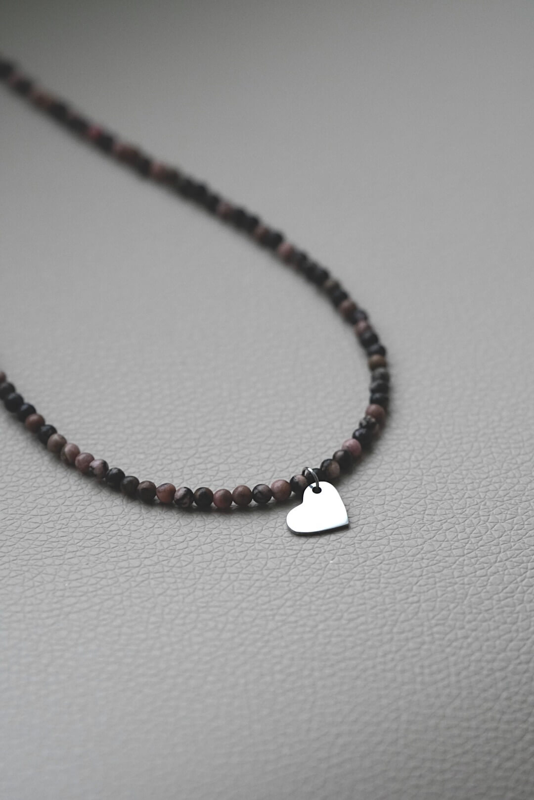 Rodonito vėrinys su širdele, 3 mm