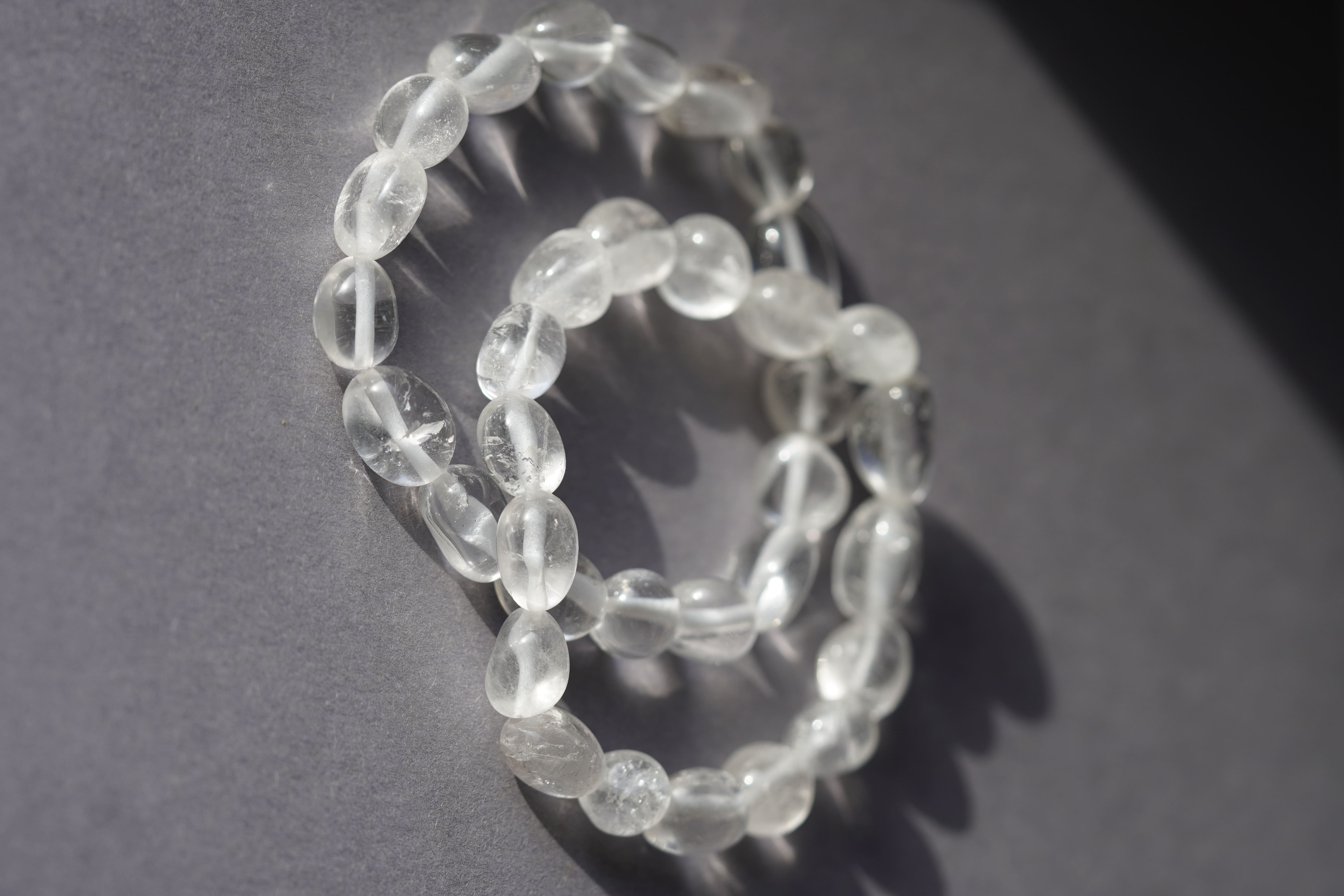 Kalnų krištolo apyrankė, netolygi forma, 16-17 cm riešui