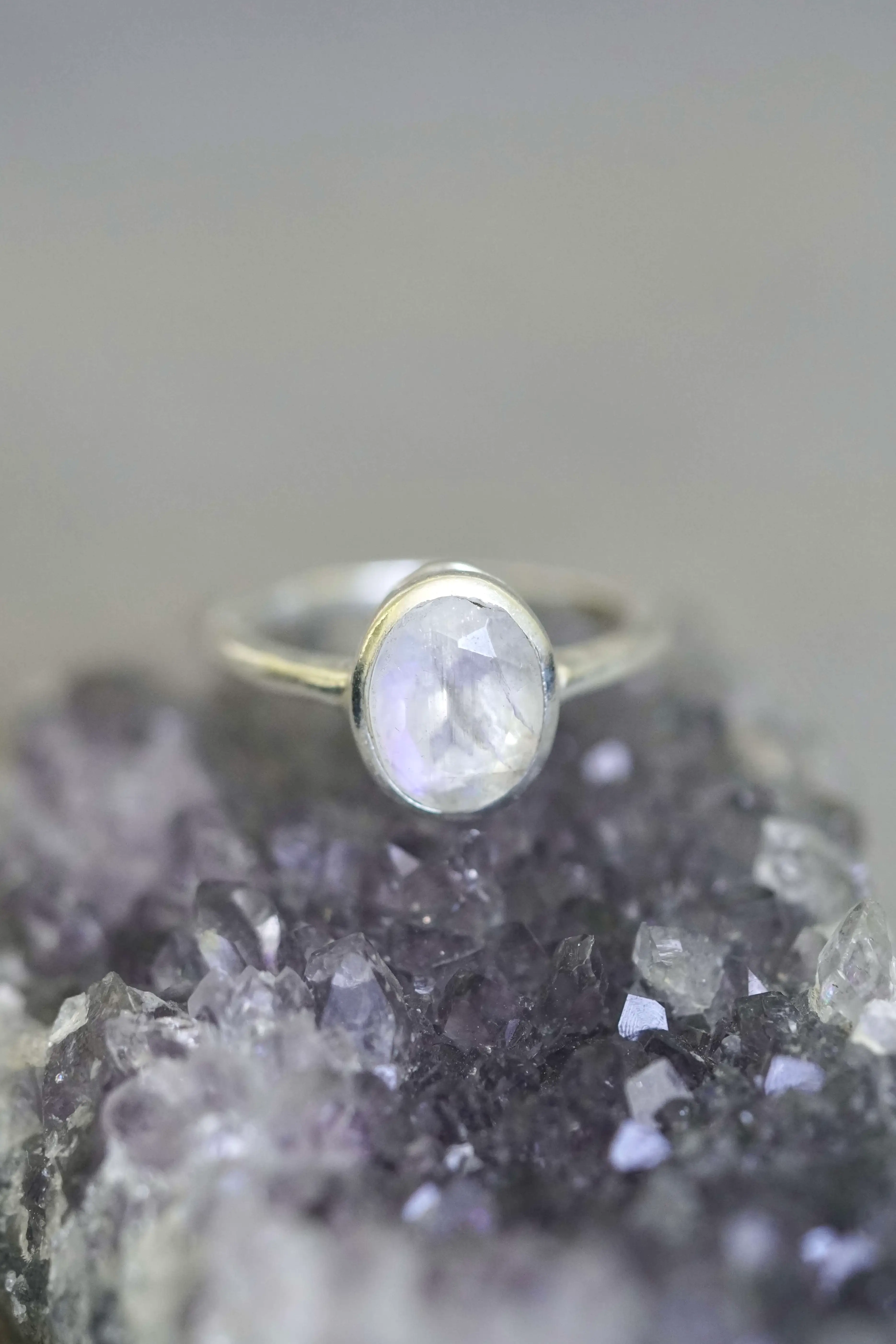 Žiedas su mėnulio akmeniu, 6 dydis (16.5 mm)