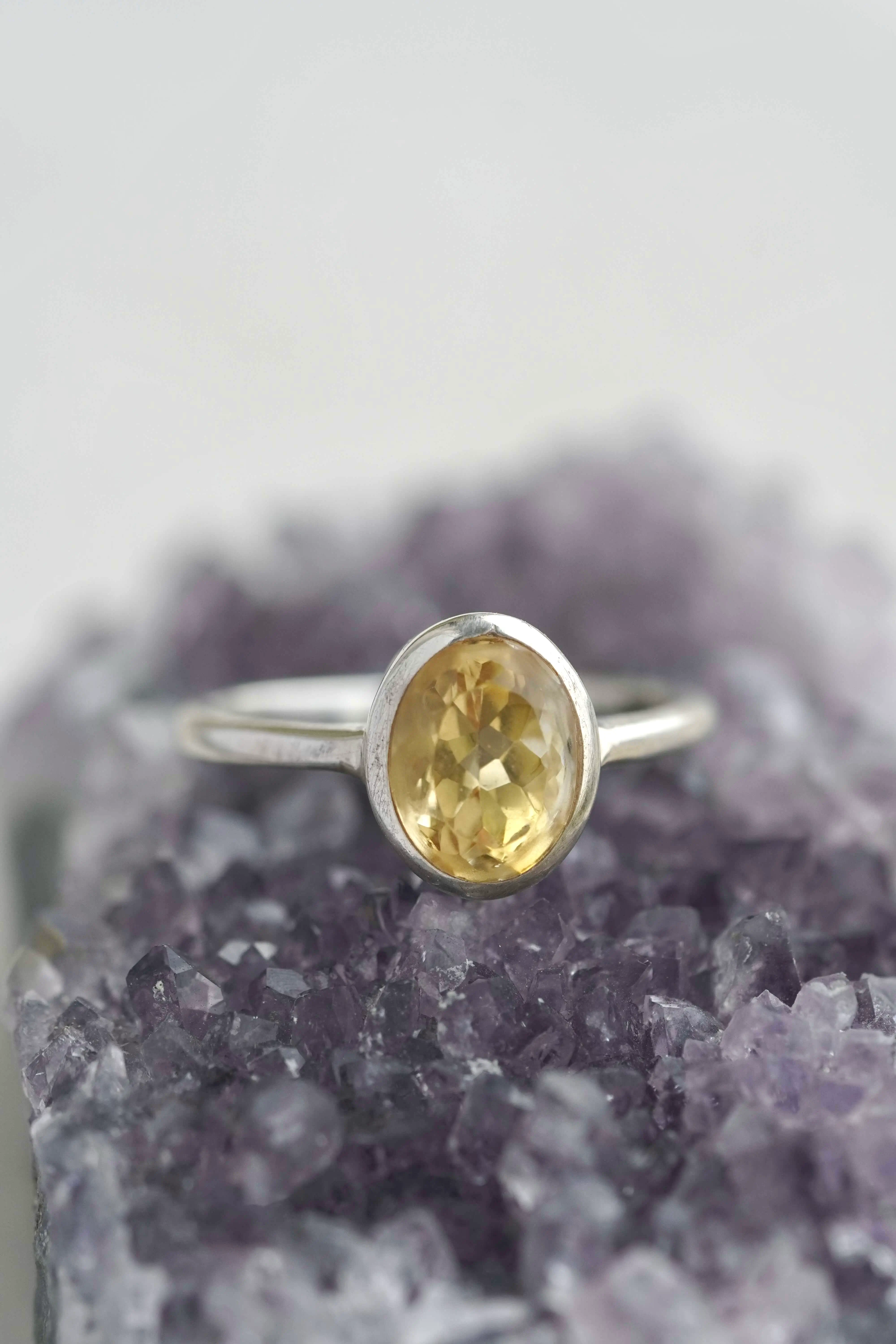 Žiedas su citrinu, 7 dydis (17.3 mm)