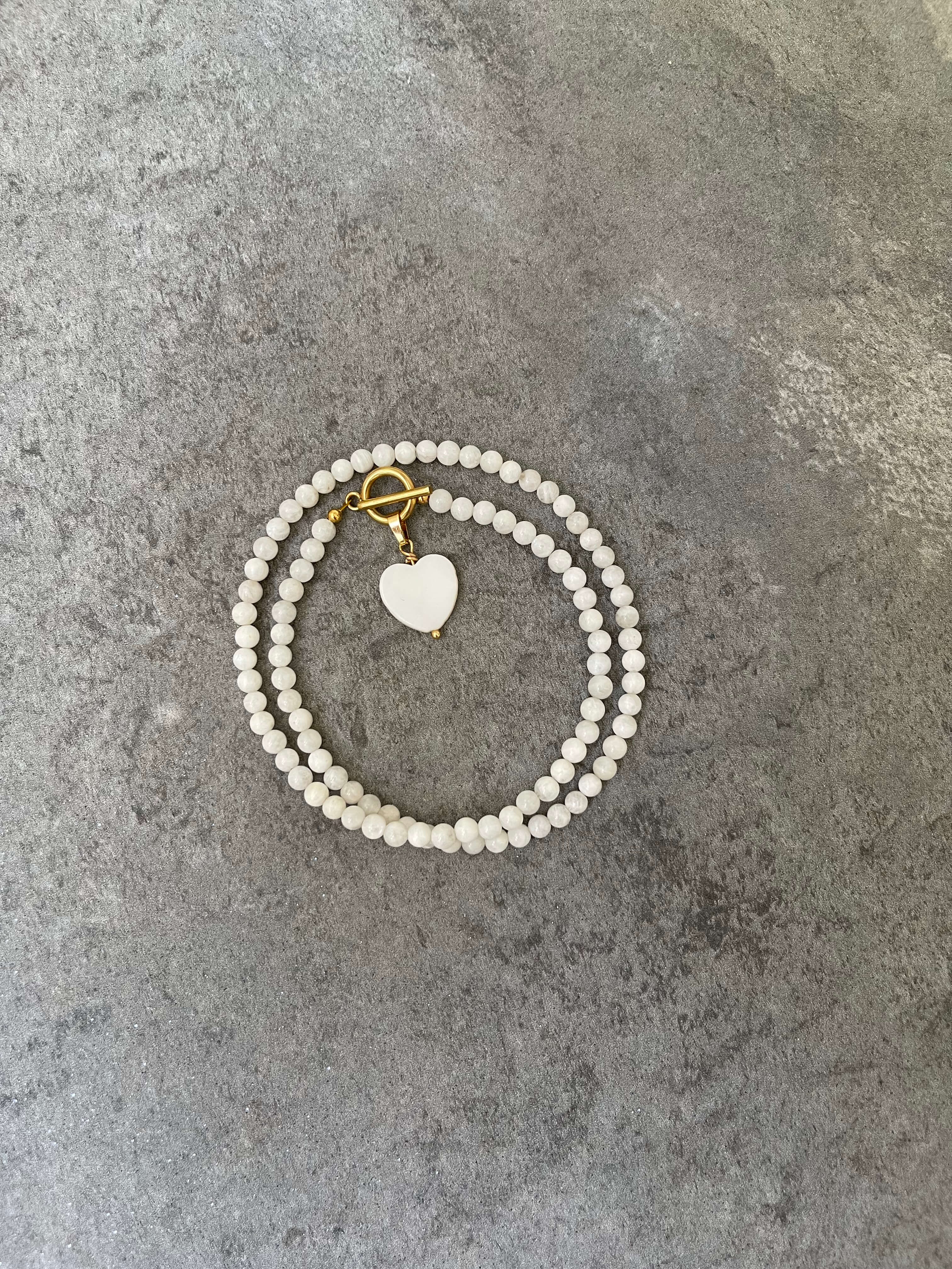 Mėnulio akmens vėrinys su širdele, 4 mm