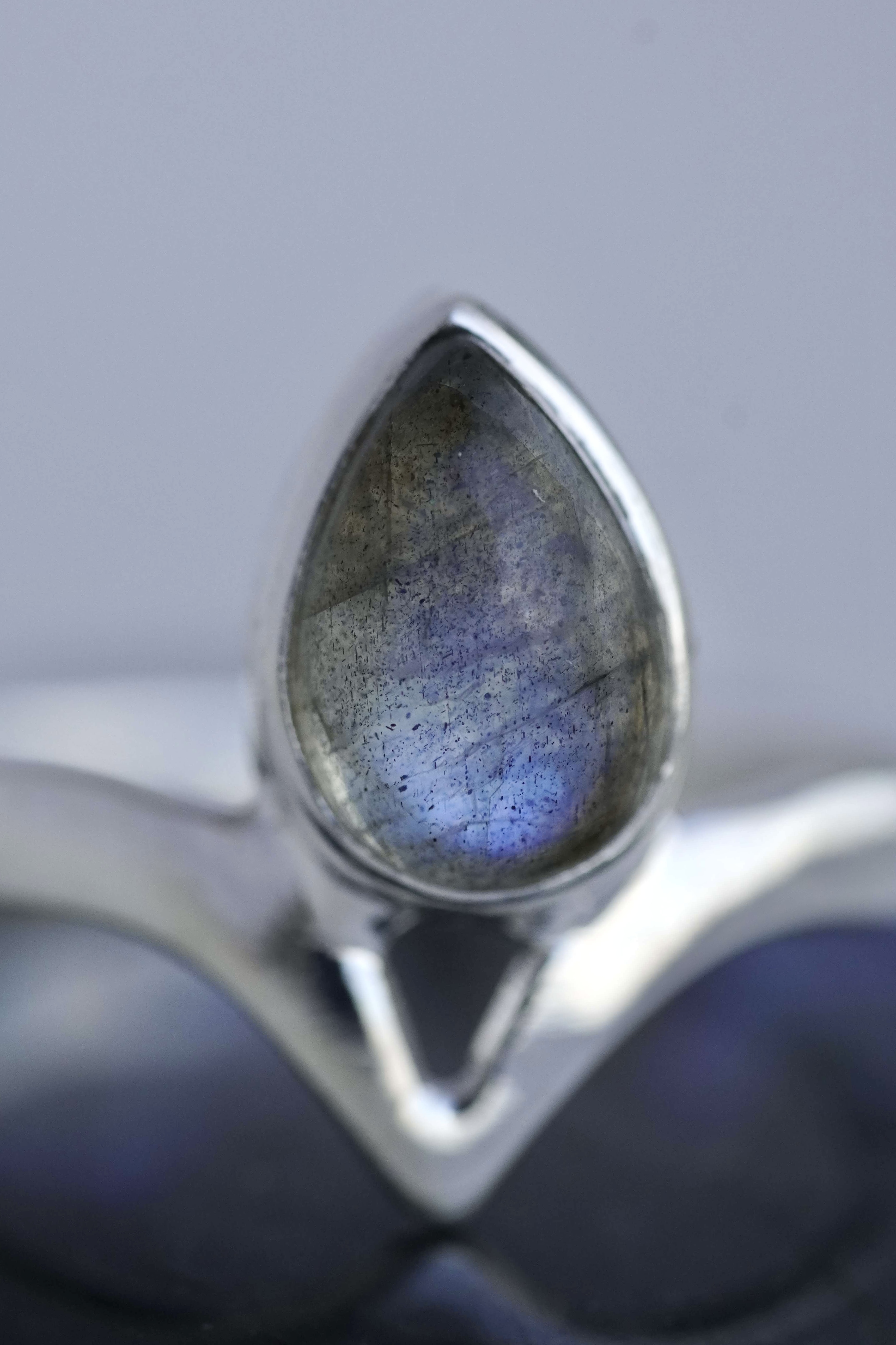 Žiedas su labradoritu, 5.5 dydis (16.1 mm)