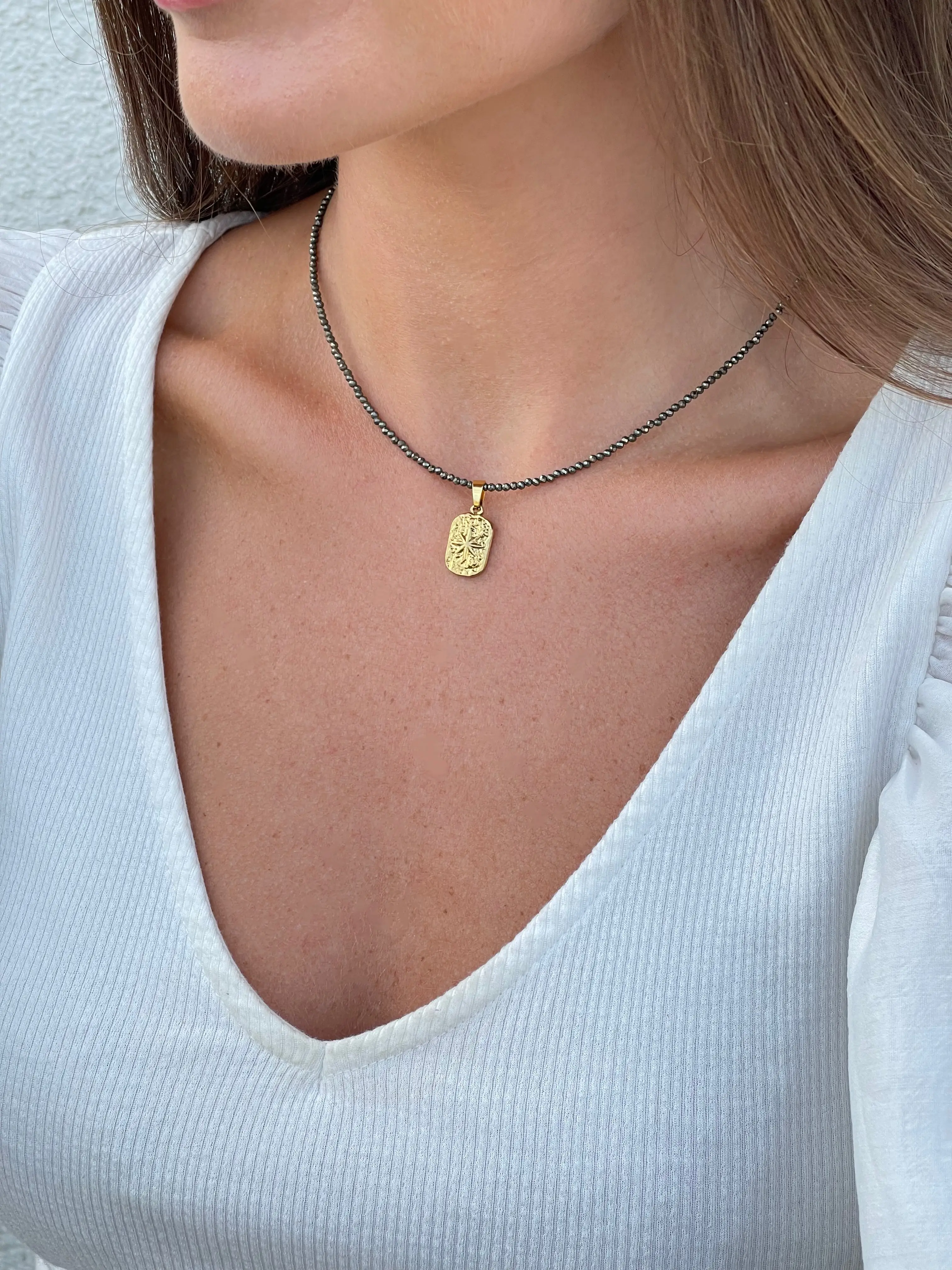 Pirito akmens vėrinys su žvaigždės moneta, 2 mm