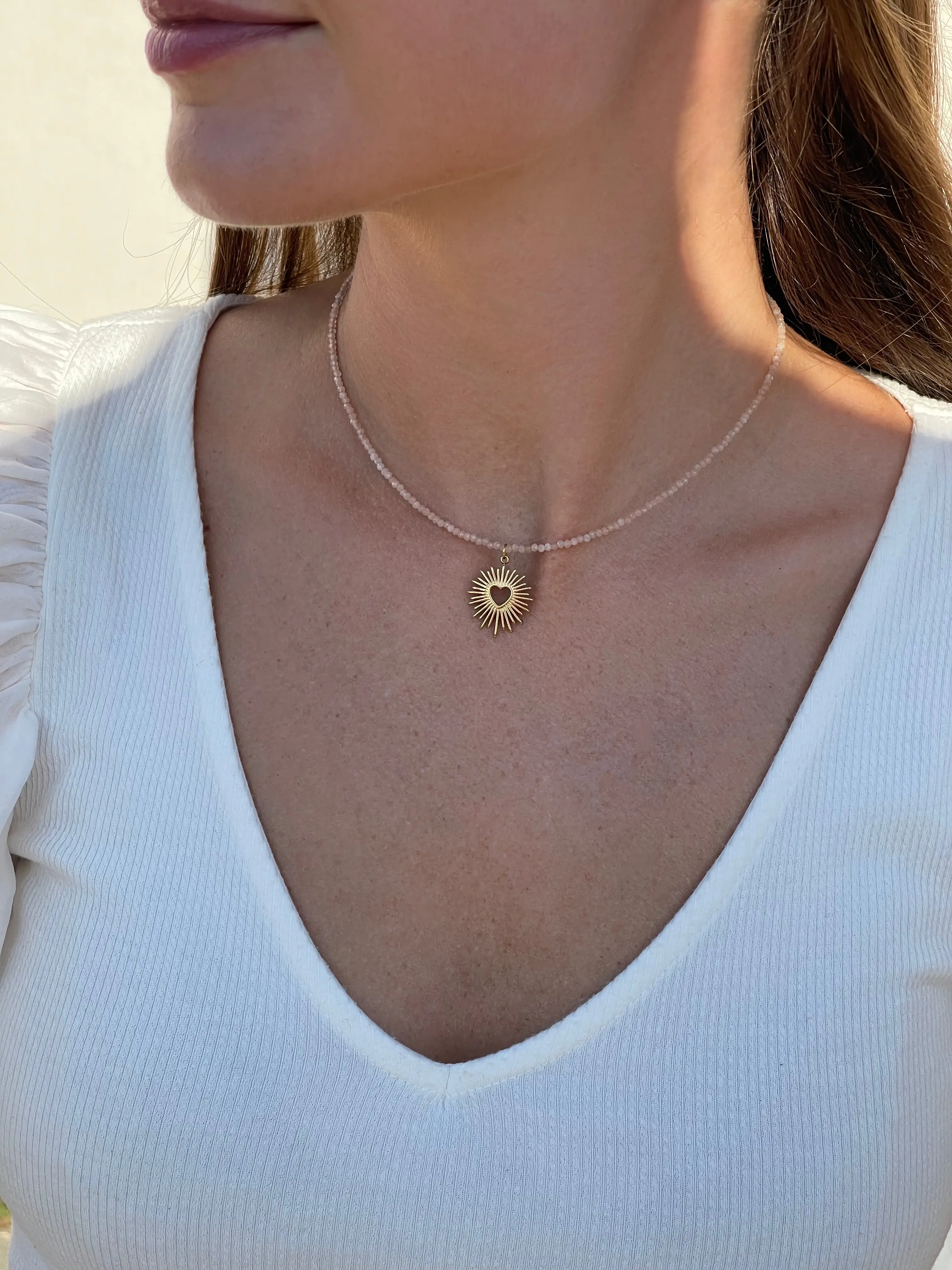 Saulės akmens vėrinys su širdele, 2 mm briaunuotas