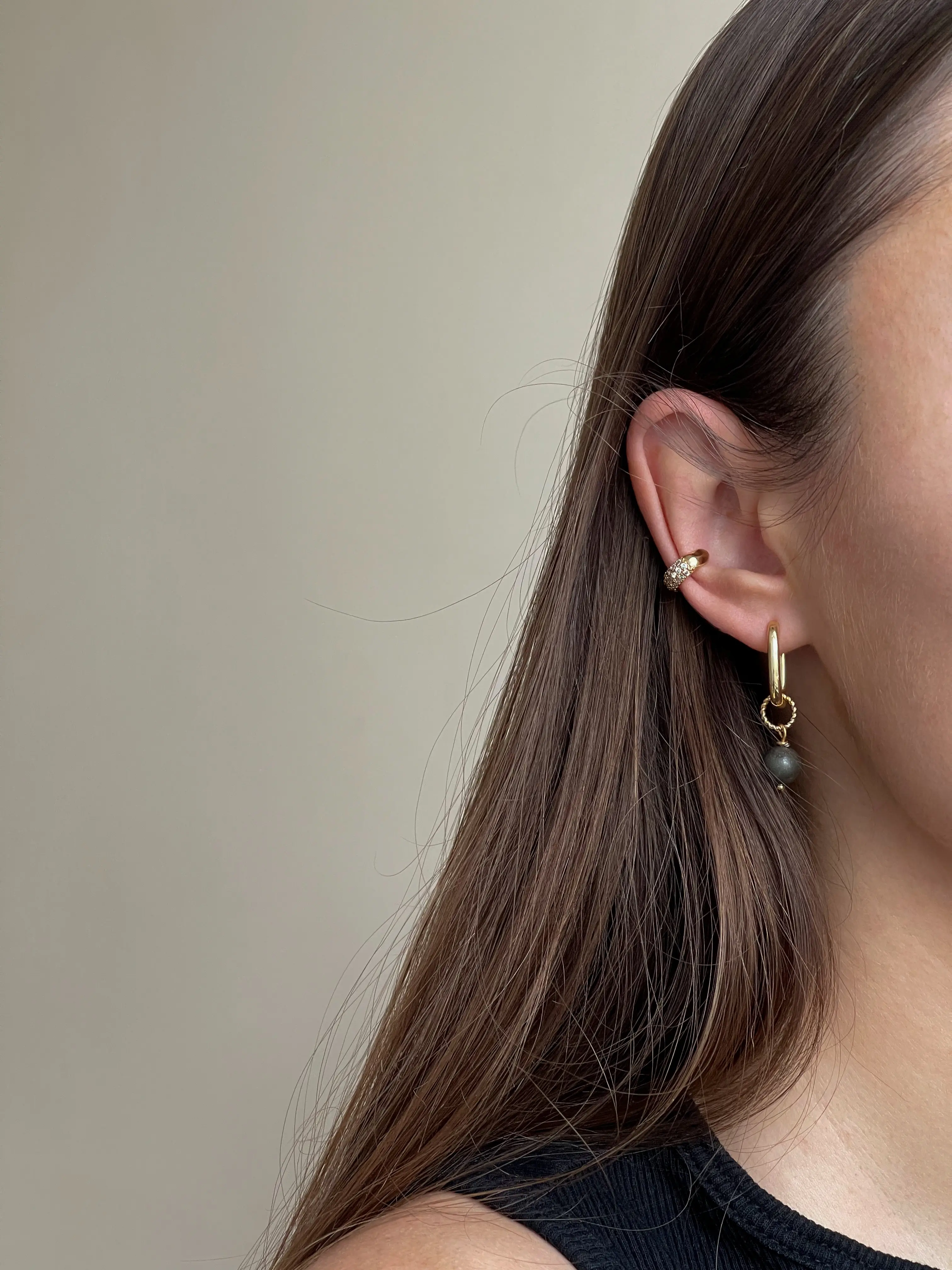 Paauksuotas ear cuff su cirkoniais