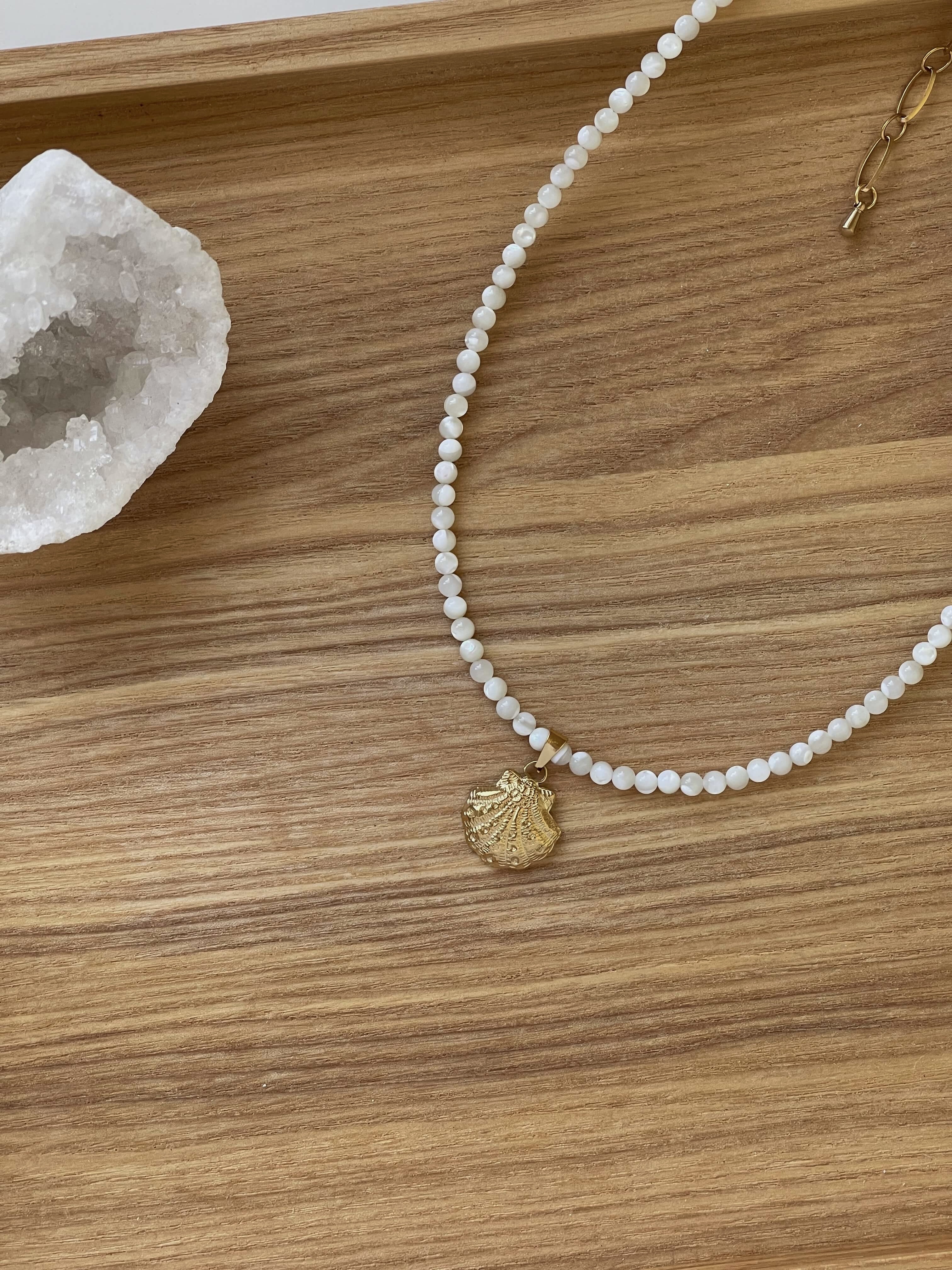 Perluotės vėrinys su kriaukle, 3 mm