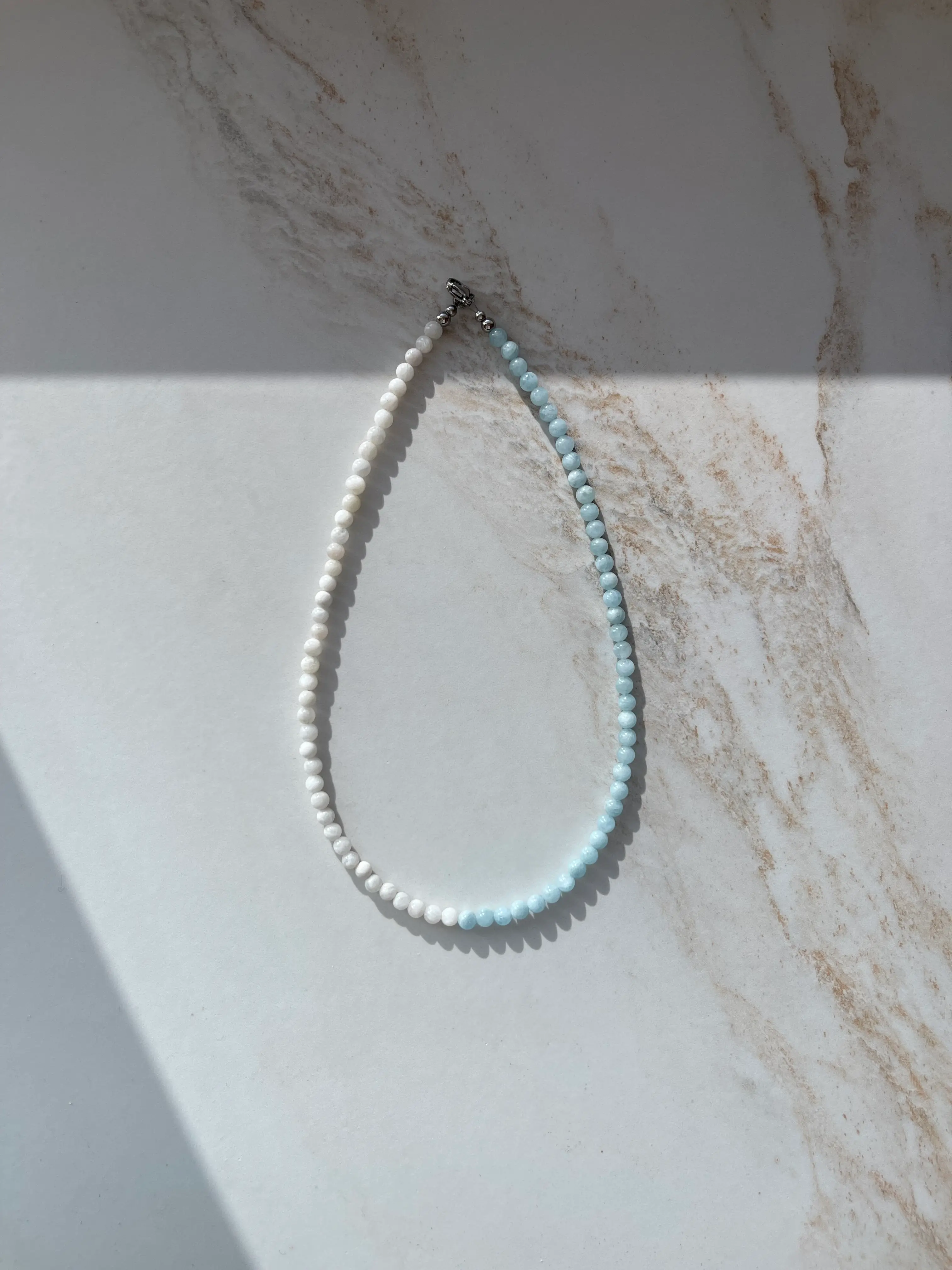 Akvamarino ir mėnulio akmens vėrinys, 4 mm