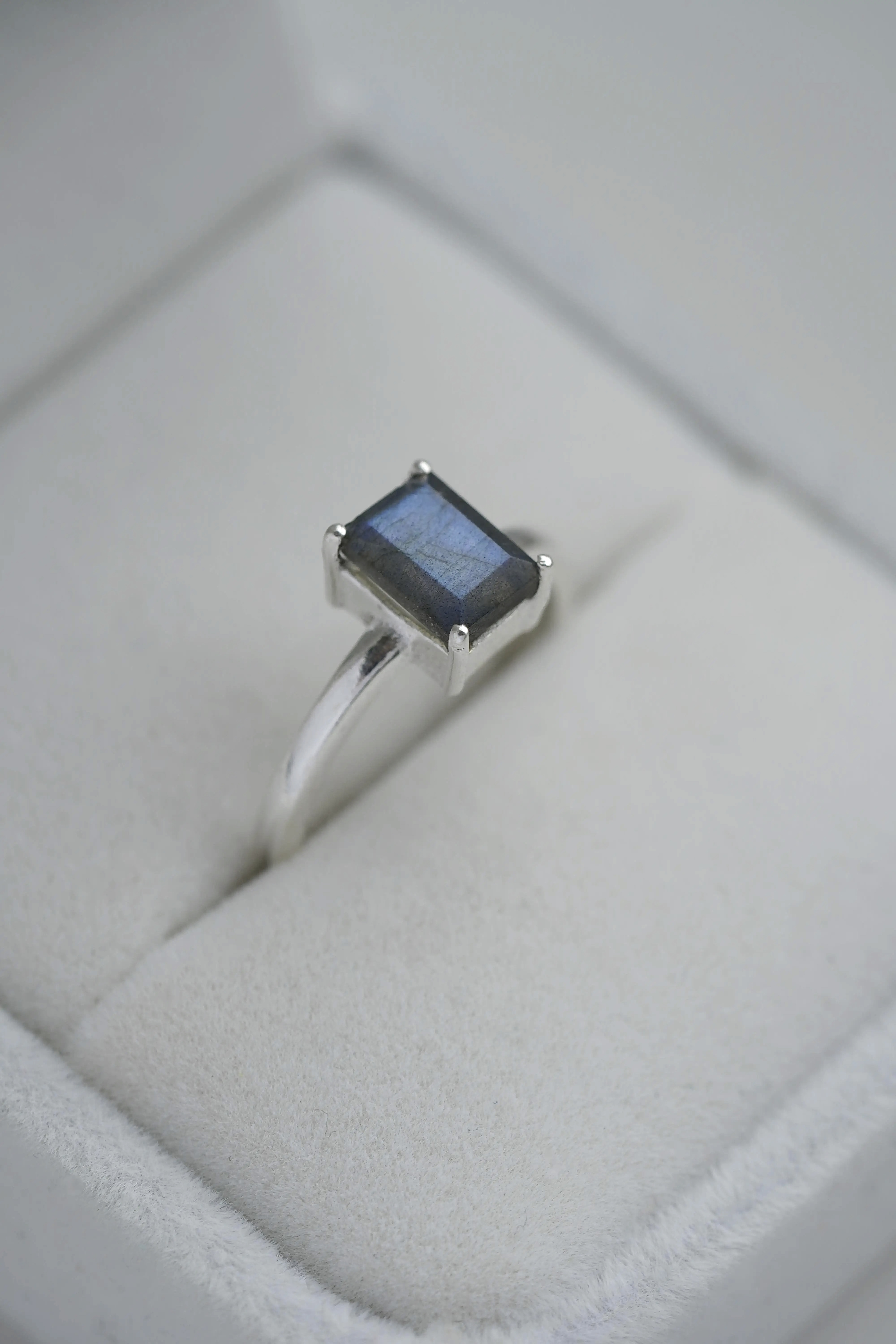 Žiedas su labradoritu, 5 dydis (15.7 mm)