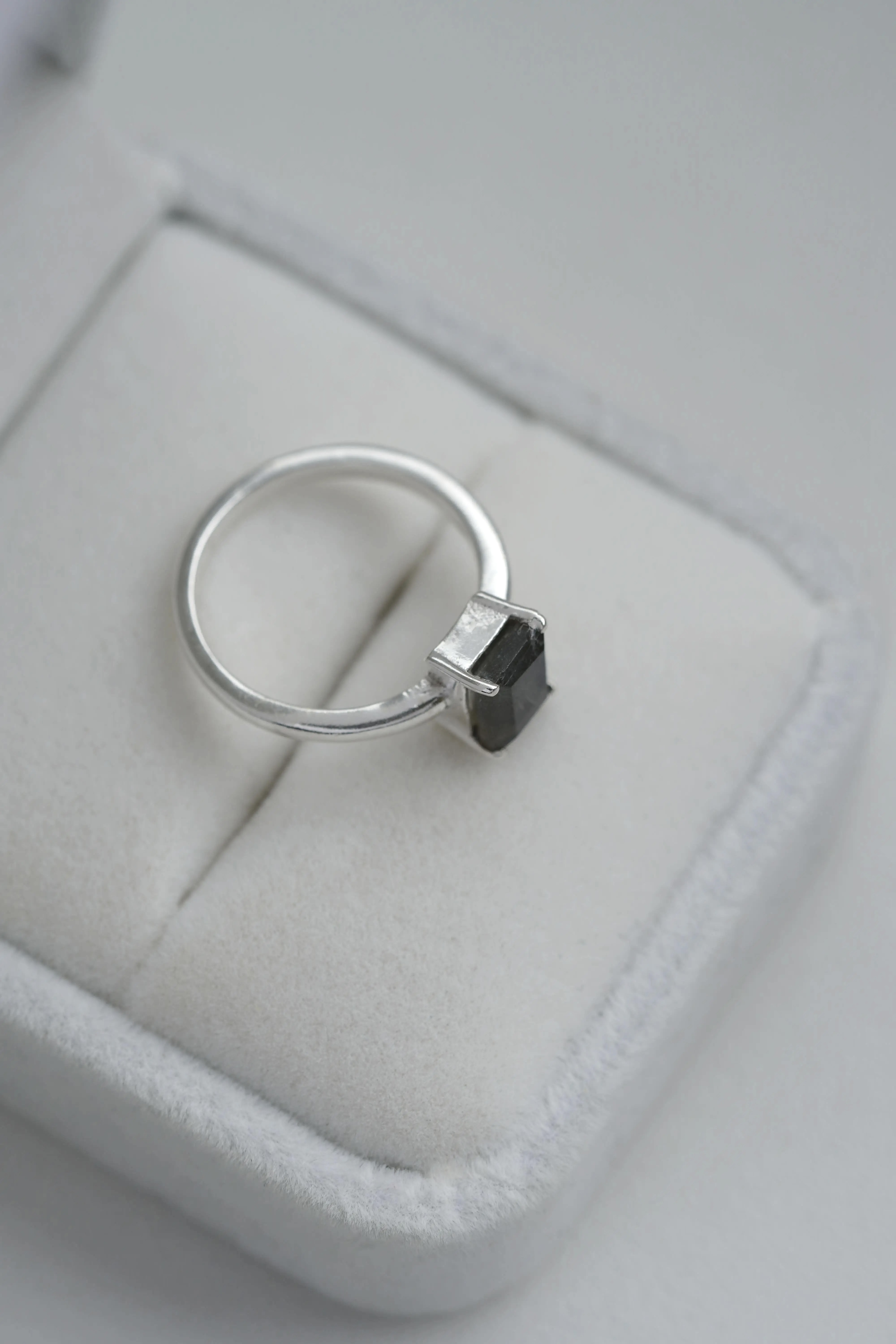 Žiedas su labradoritu, 5 dydis (15.7 mm)