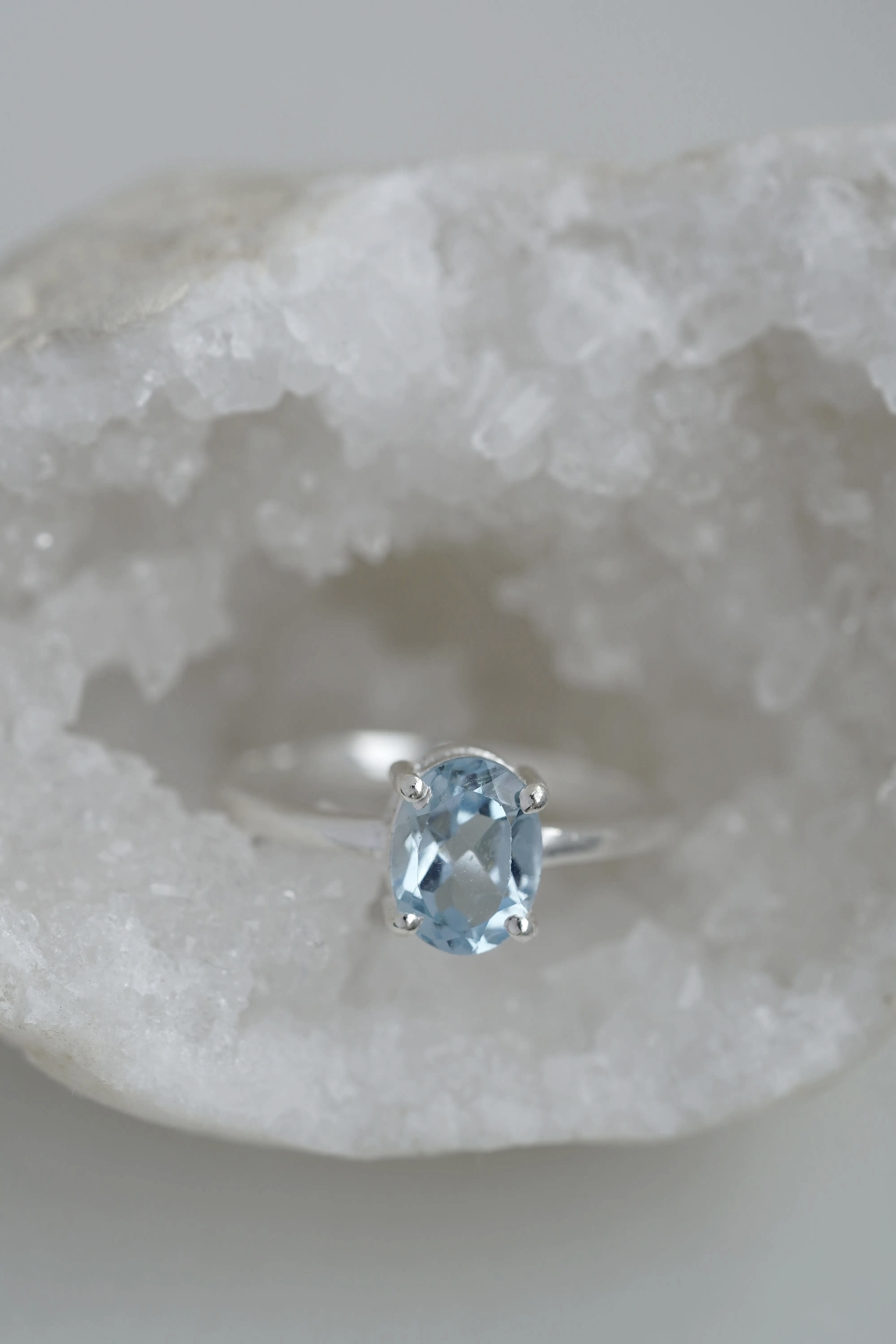 Sidabrinis žiedas su mėlynuoju topazu, 6.5 dydis (16.9 mm)