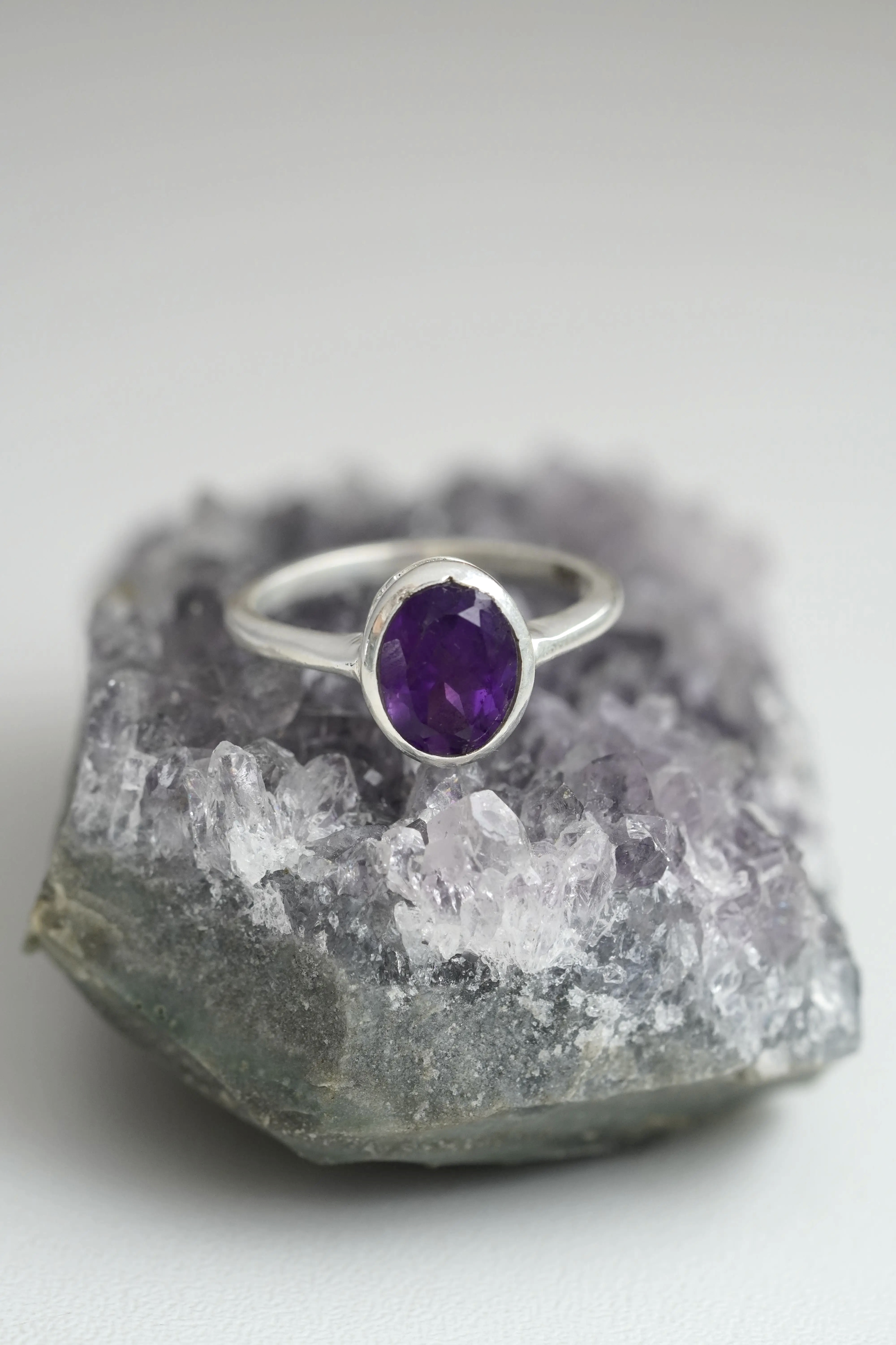 Sidabrinis žiedas su ametistu, 7 dydis (17.3 mm)