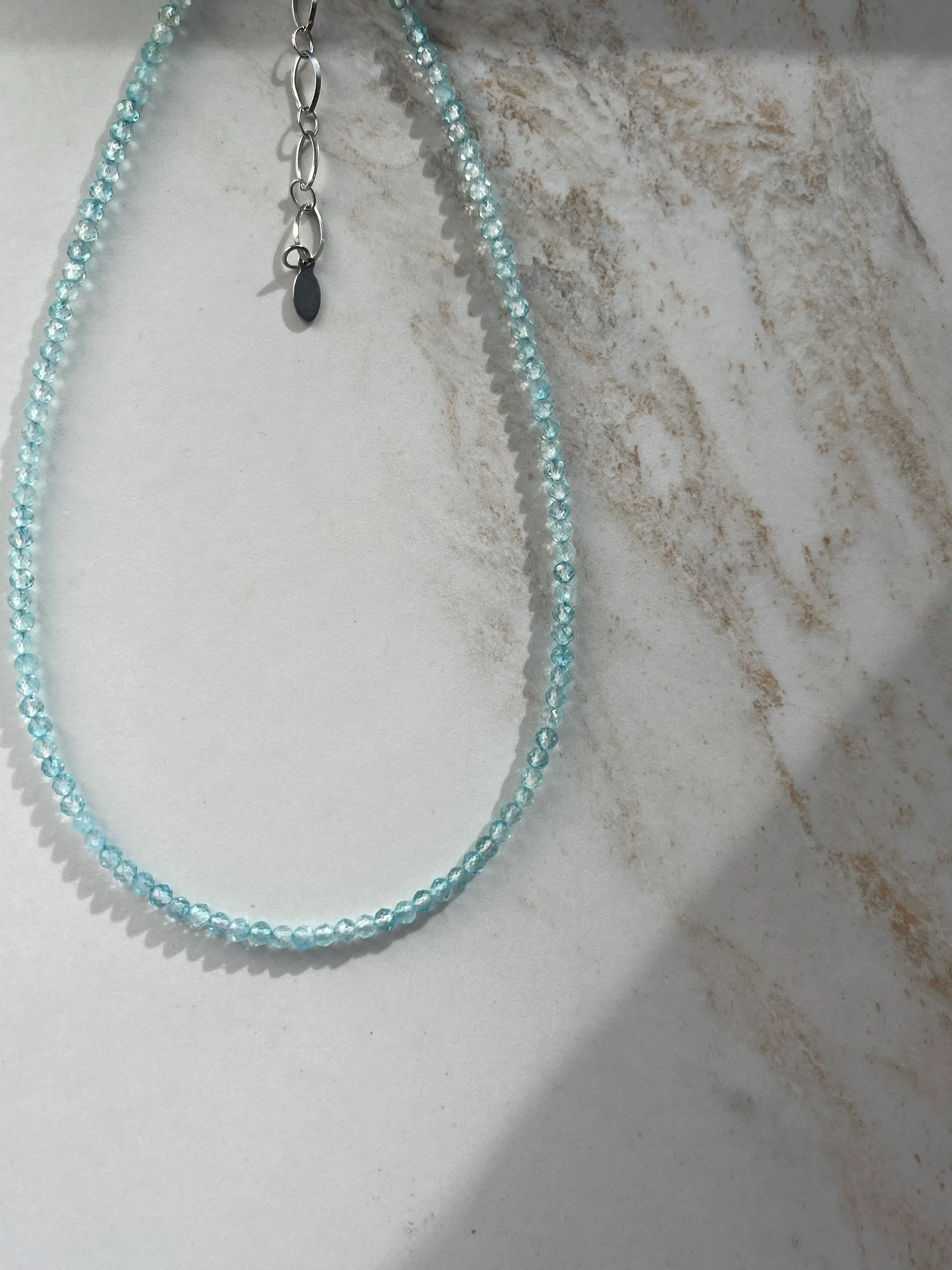 Mėlyno topazo vėrinys, 3 mm