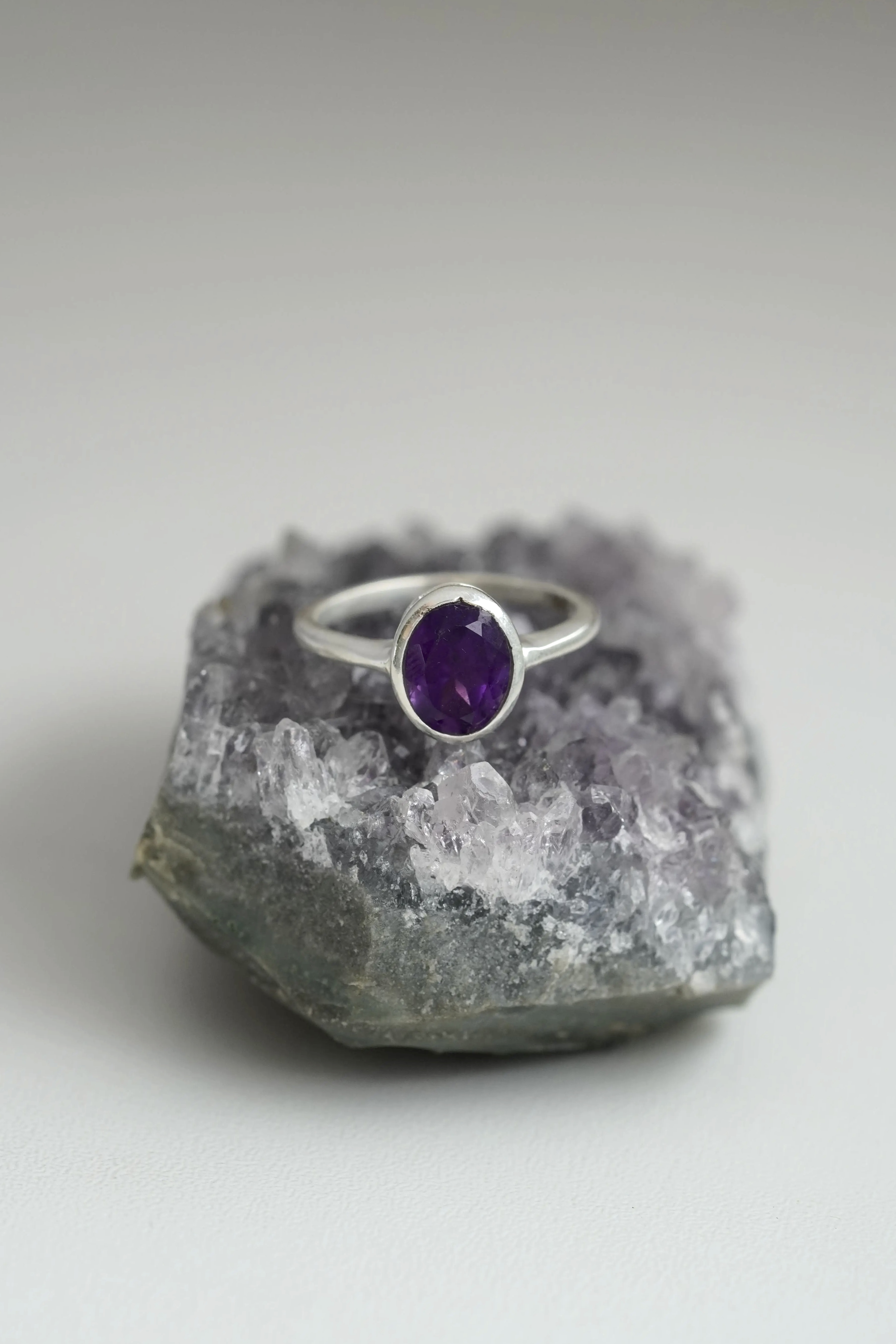 Sidabrinis žiedas su ametistu, 7 dydis (17.3 mm)