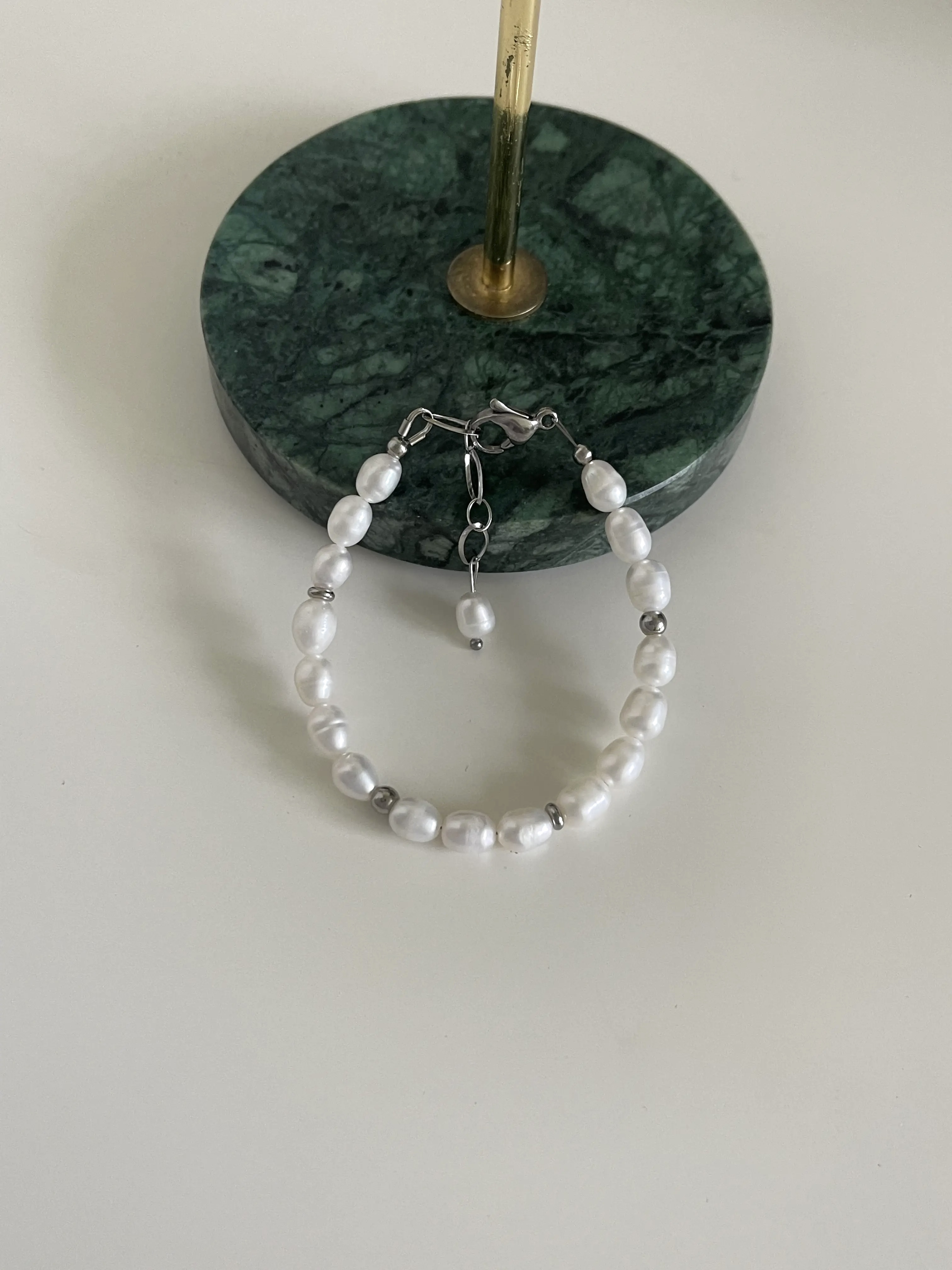 Apyrankių rinkinys su perlais, sidabrinis