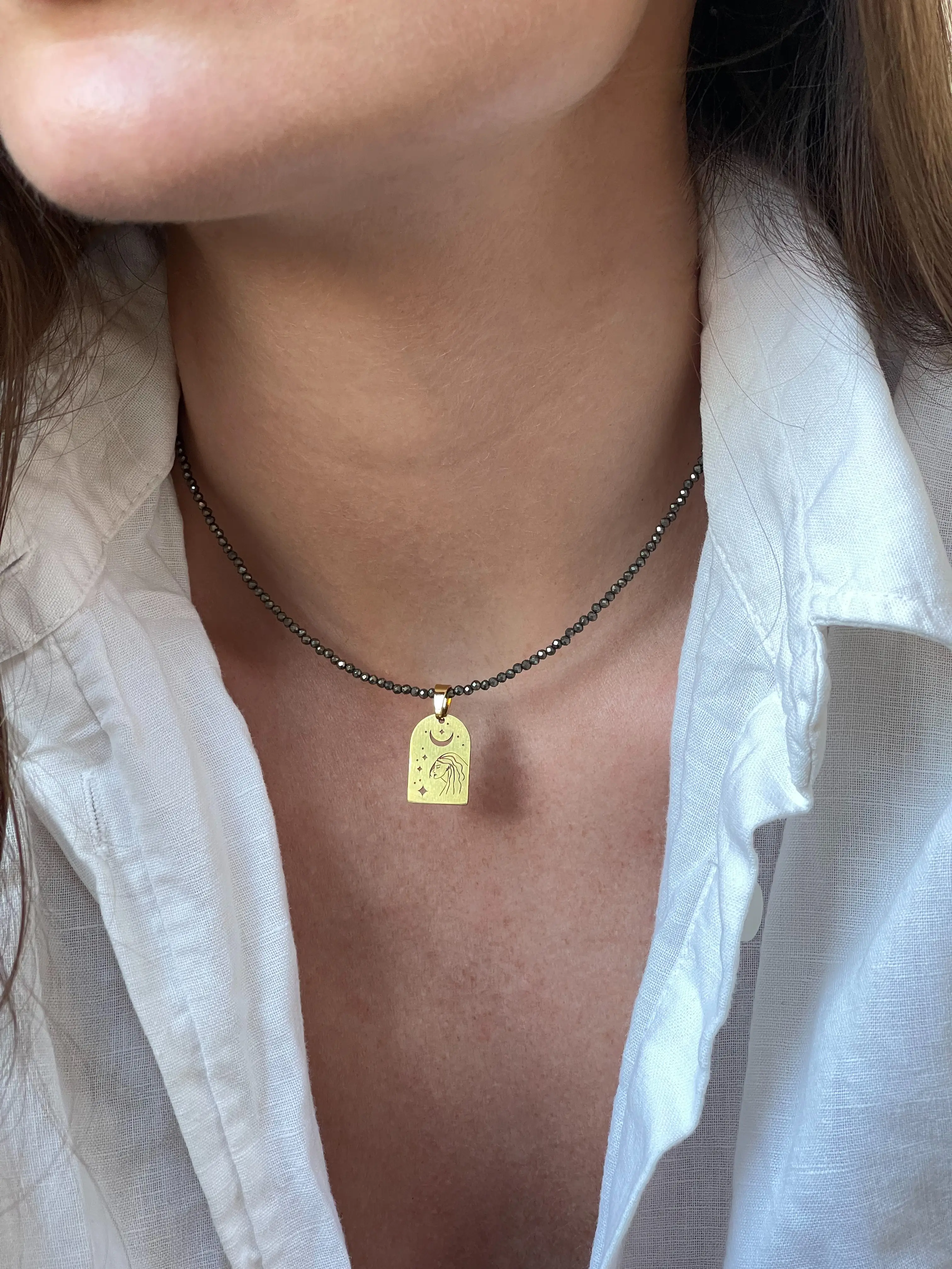 Pirito akmens vėrinys su pakabuku