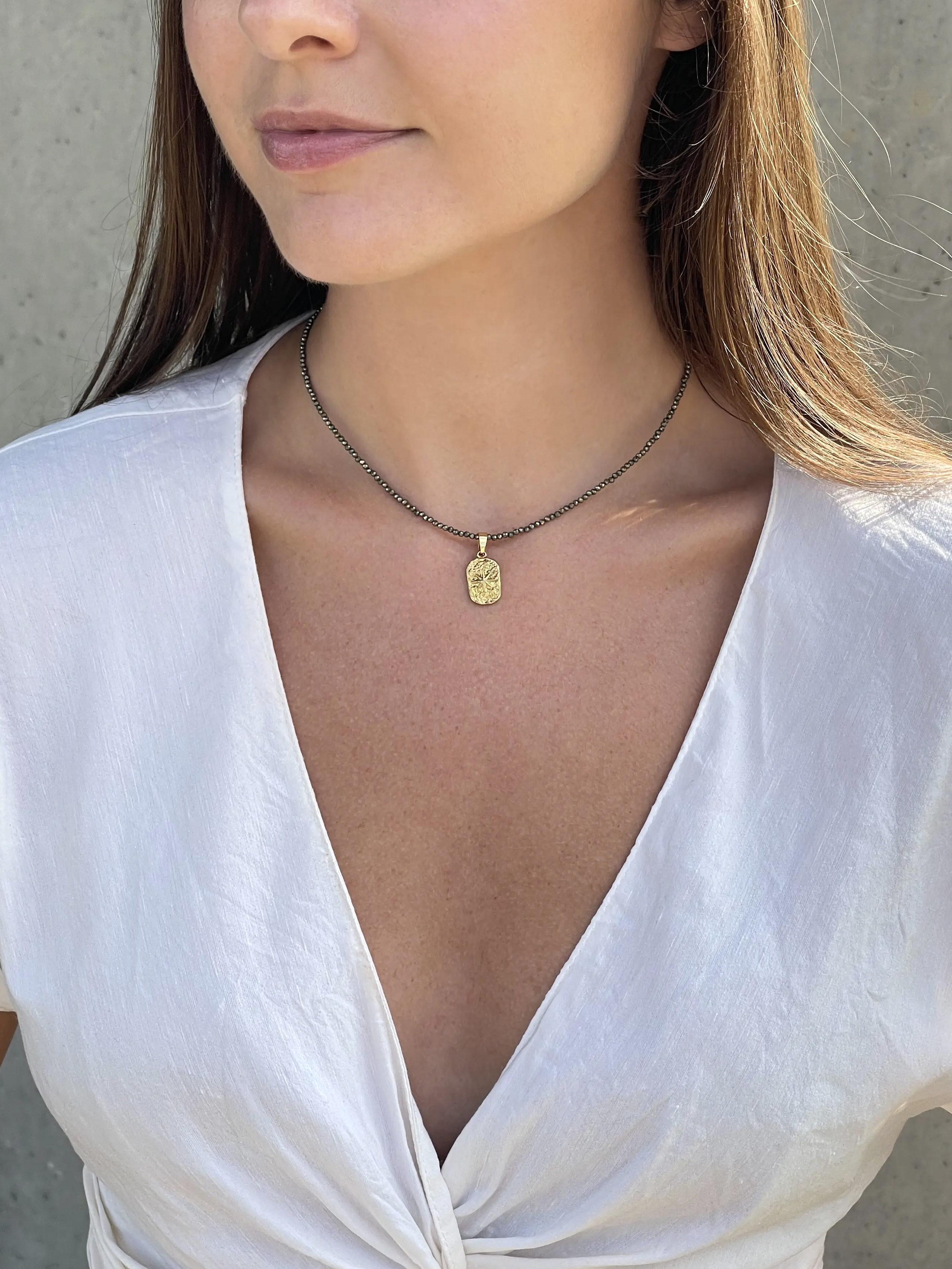 Pirito akmens vėrinys su žvaigždės moneta, 2 mm