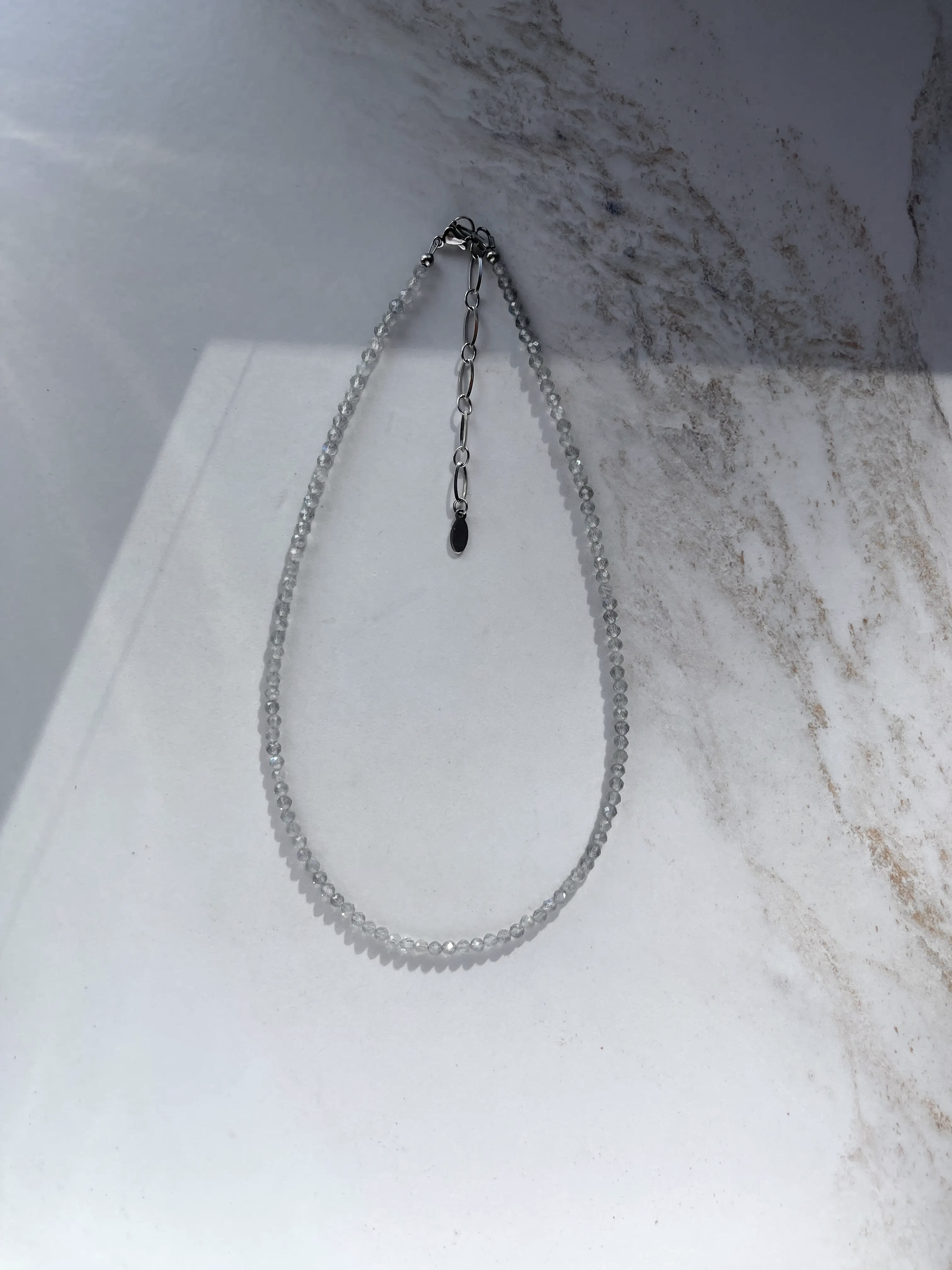 Labradorito vėrinys, briaunuotas 3 mm