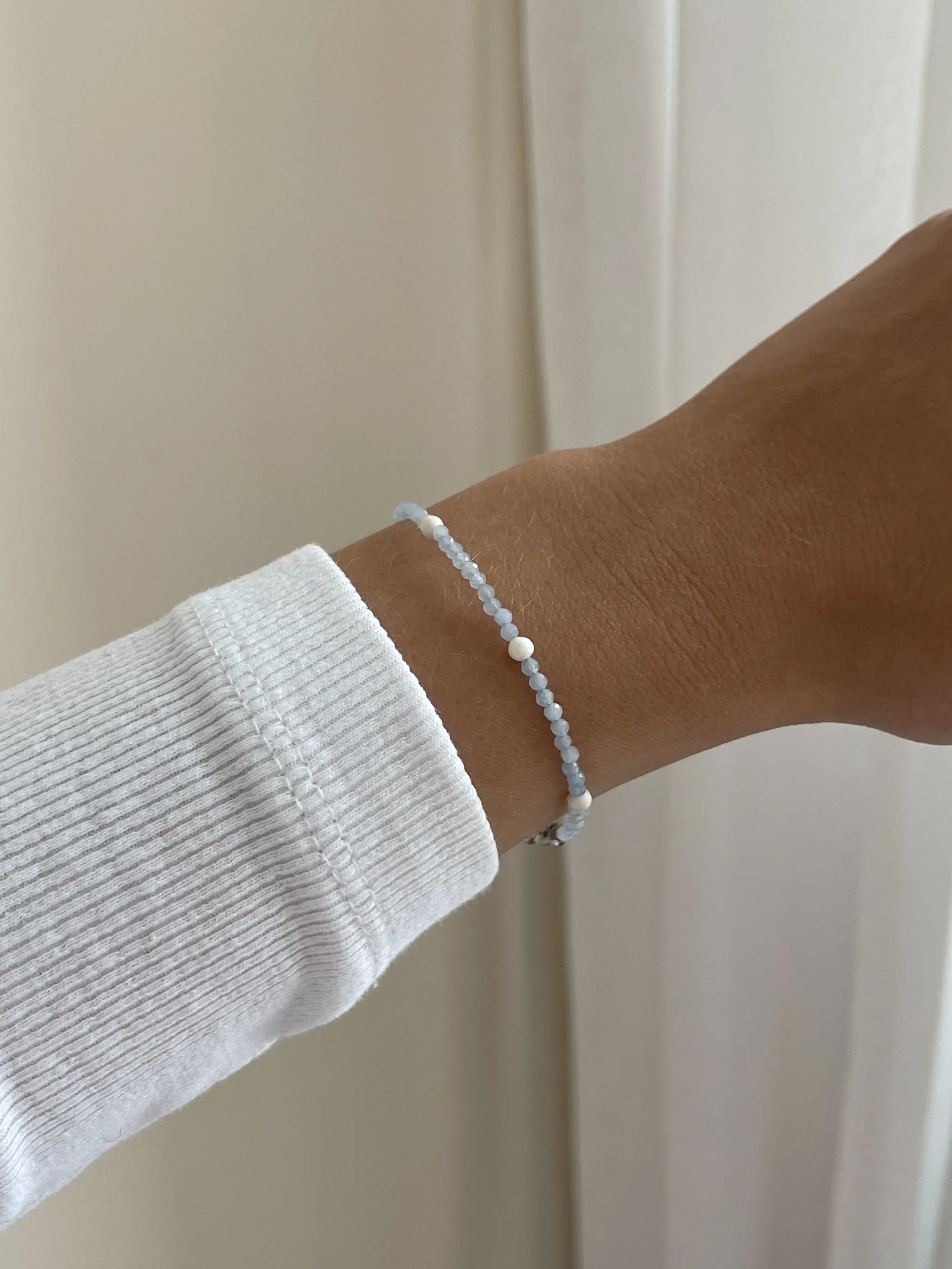 Akvamarino apyrankė su perliukais, 2 mm