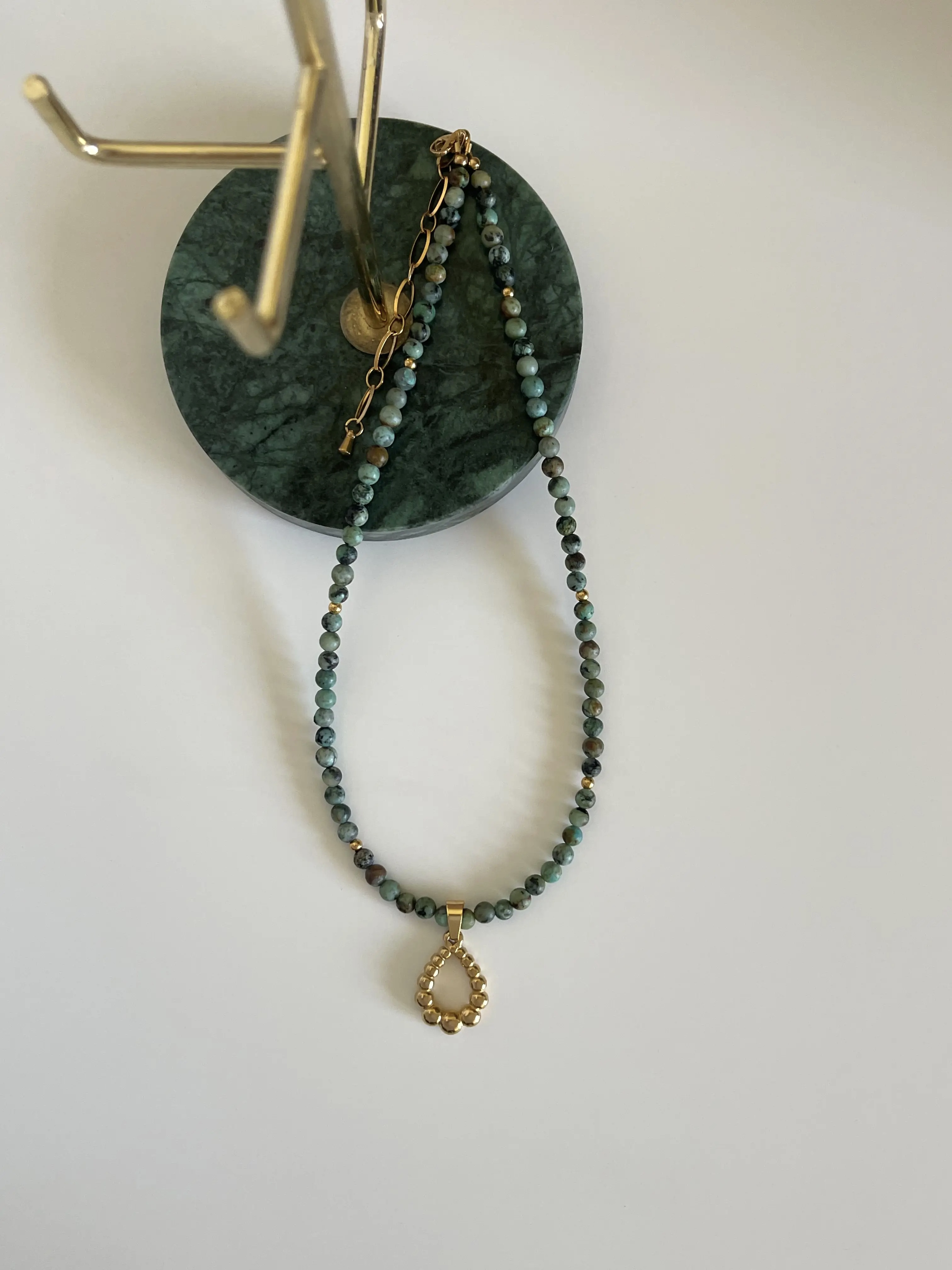 Afrikos turkio jaspio vėrinys su pakabuku, 4 mm