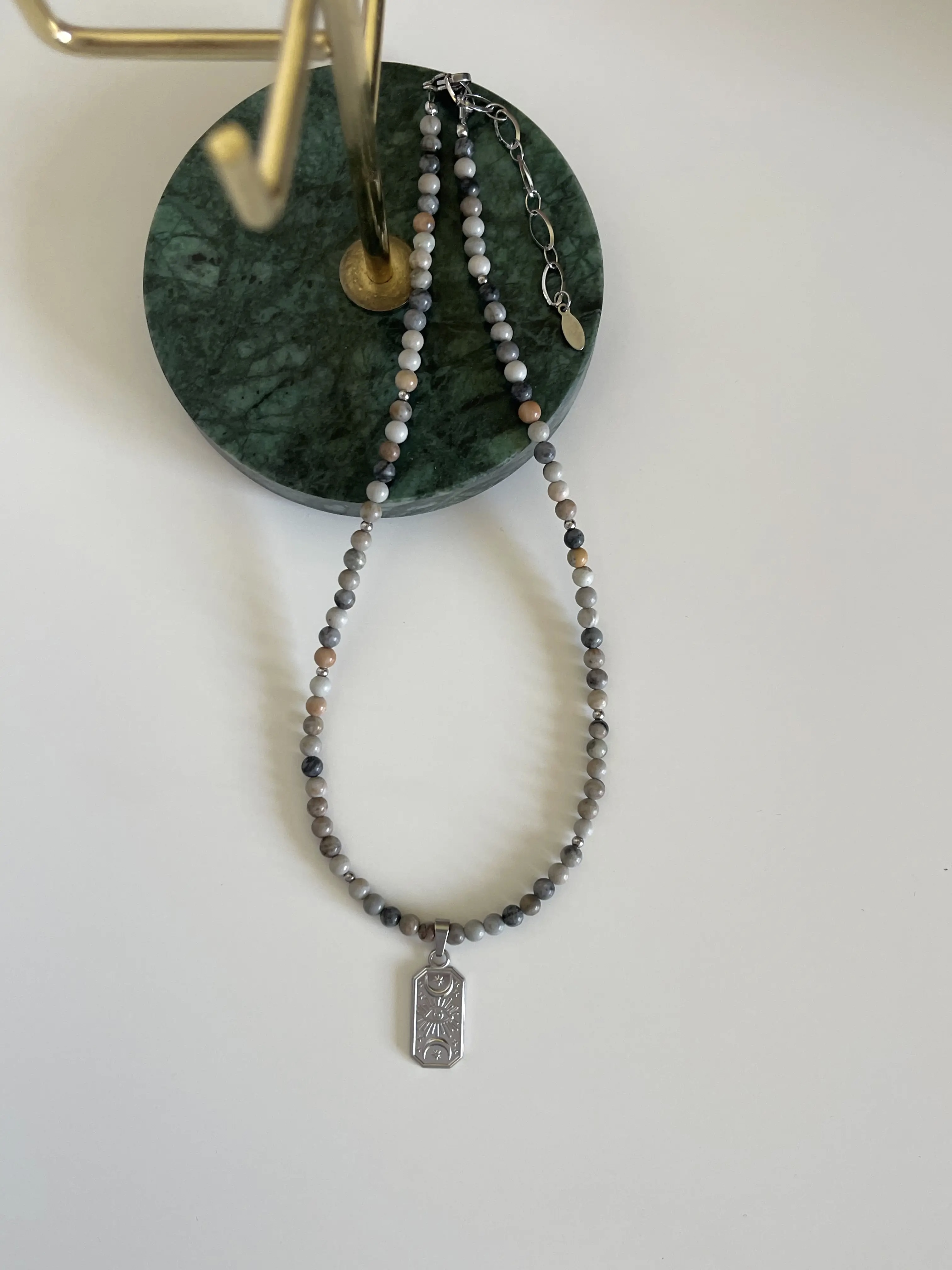 Pikaso jaspio vėrinys su pakabuku, 4 mm