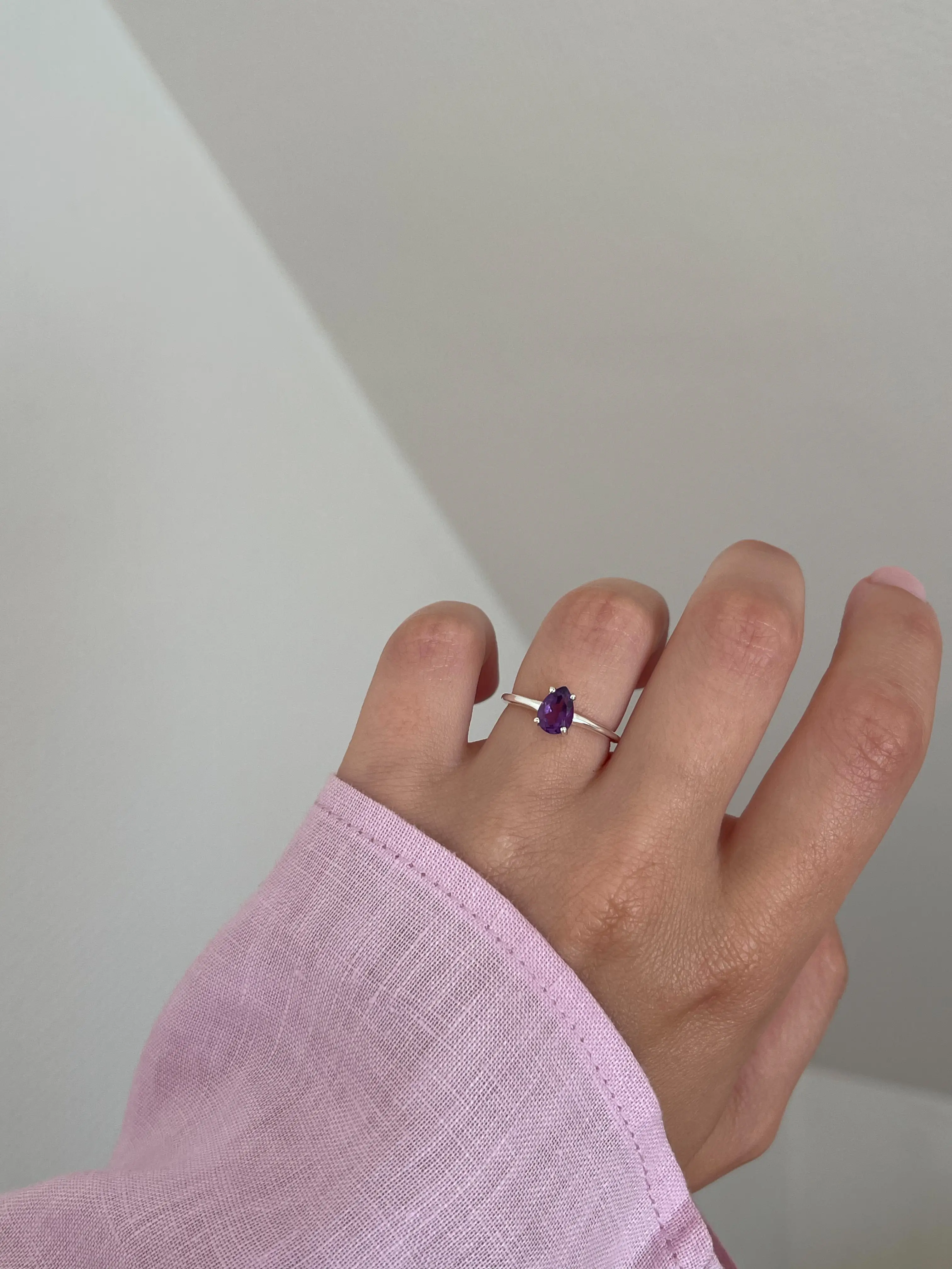 Lašo formos žiedas su ametistu, 5.5 dydis (16.1 mm)