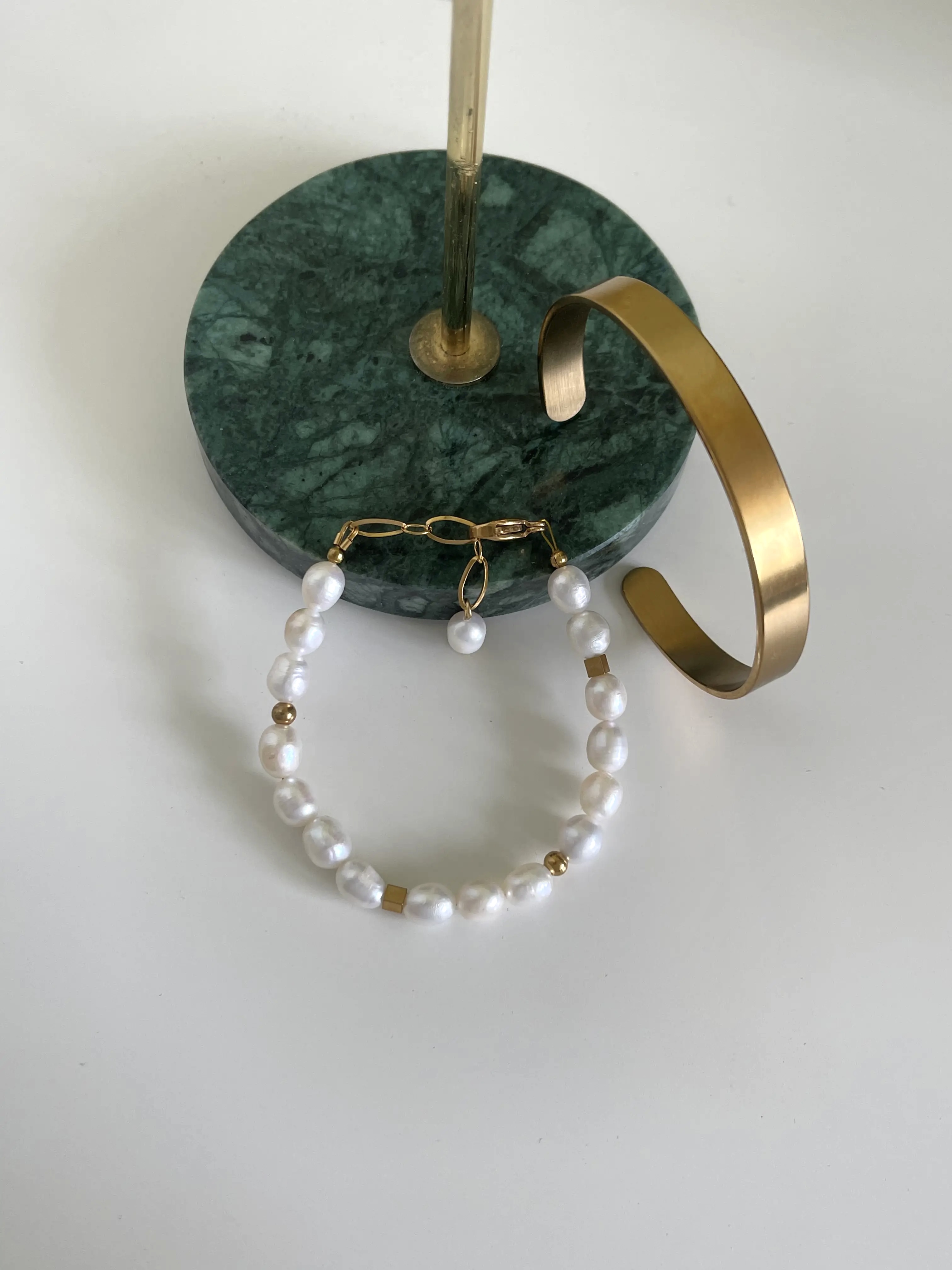 Perlų apyrankių rinkinys