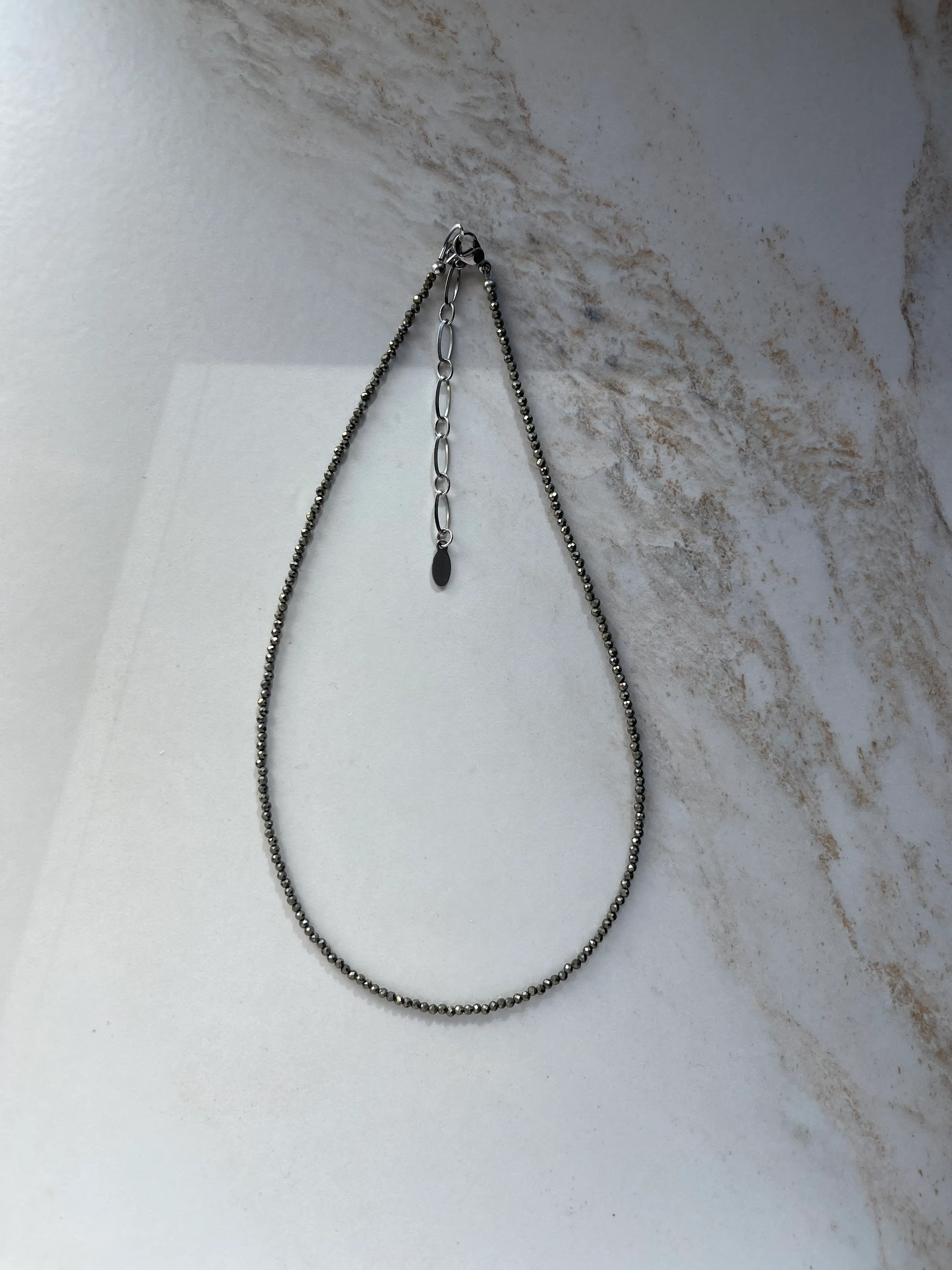 Pirito vėrinys, briaunuotas, 2 mm