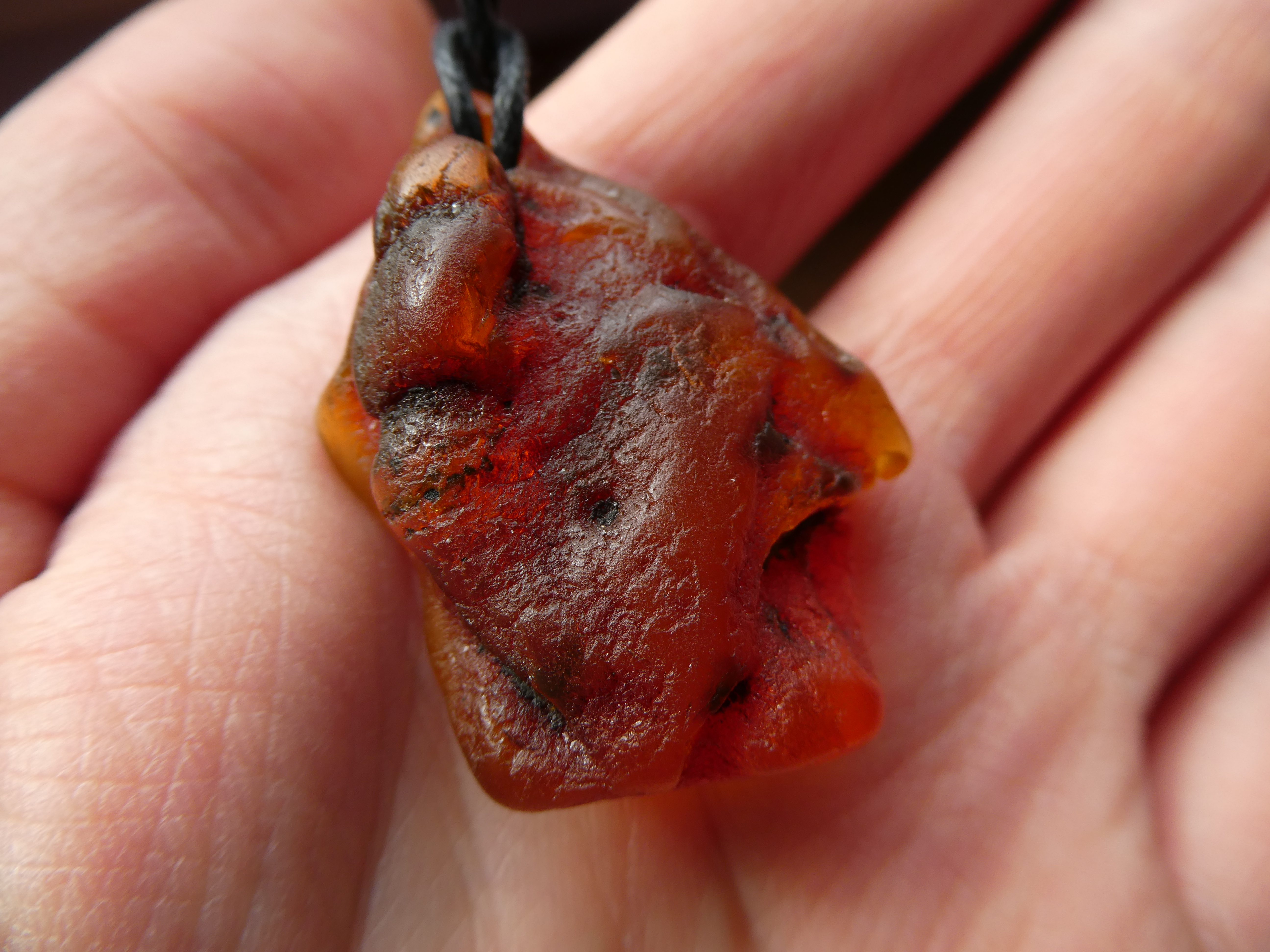WARM HOUSE Gorgeous Vibrant Deep RED Color Genuine Baltic Amber Pendant