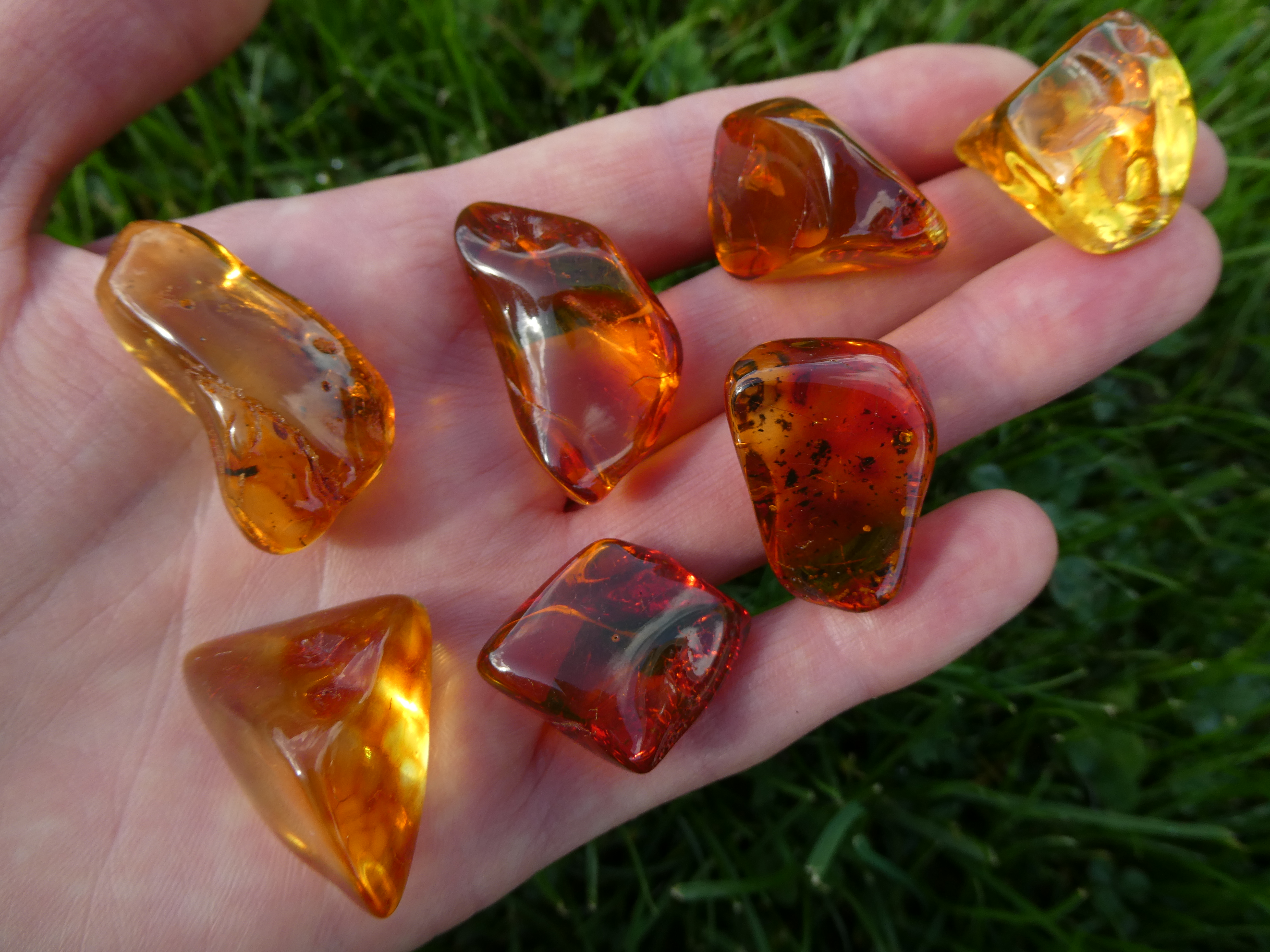 ONE (1) BALTIC AMBER Tumbled Stone/ Transparent, Natural, Genuine, Raw, Untreated Amber Pocketstone/ Radiant Color, Solar Plexus 🧝🏻‍♂️